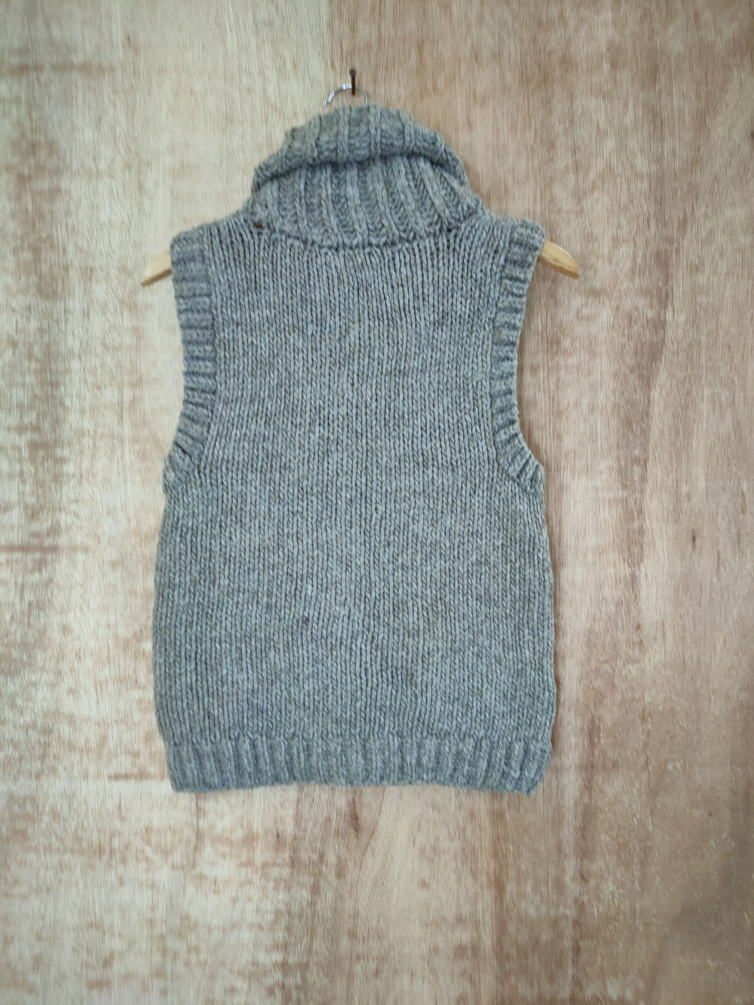 Aran Isles Knitwear × Japanese Brand × URBAN RESEARCH DOORS Urban Research vest japan cable knitwear #46-570 Size US XS / EU 42 / 0 - 7 Thumbnail