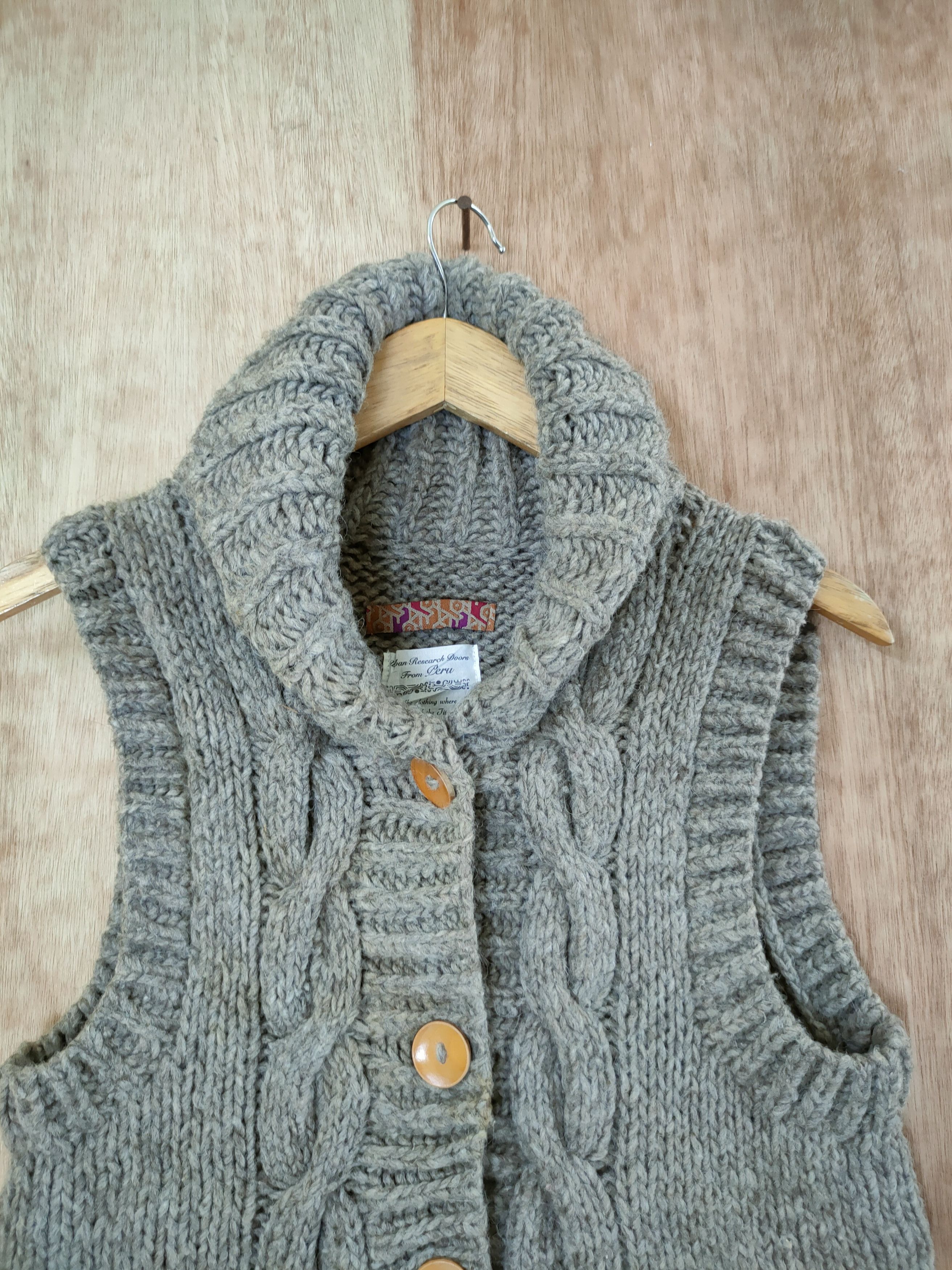 Aran Isles Knitwear × Japanese Brand × URBAN RESEARCH DOORS Urban Research vest japan cable knitwear #46-570 Size US XS / EU 42 / 0 - 3 Thumbnail