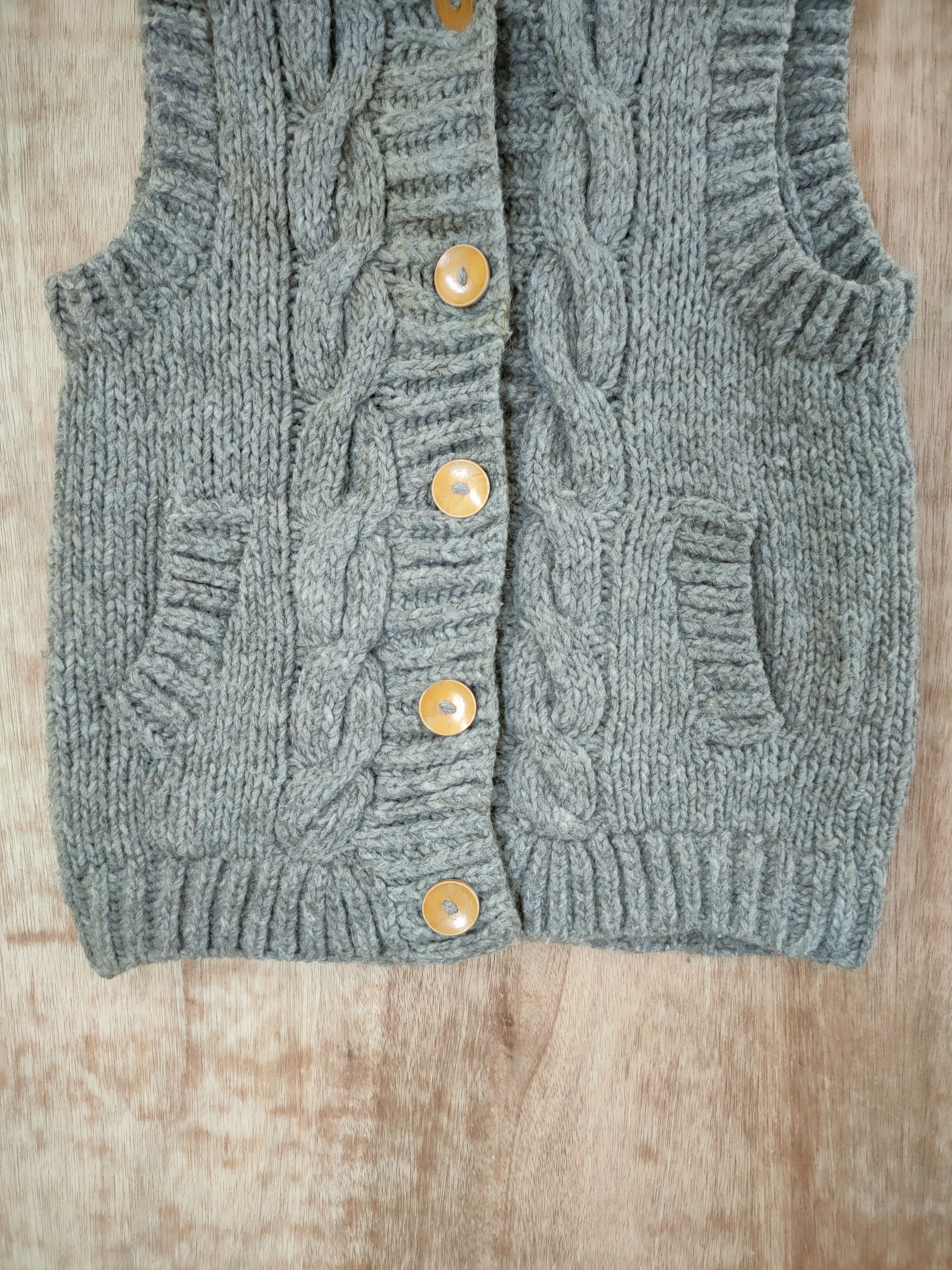 Aran Isles Knitwear × Japanese Brand × URBAN RESEARCH DOORS Urban Research vest japan cable knitwear #46-570 Size US XS / EU 42 / 0 - 2 Thumbnail