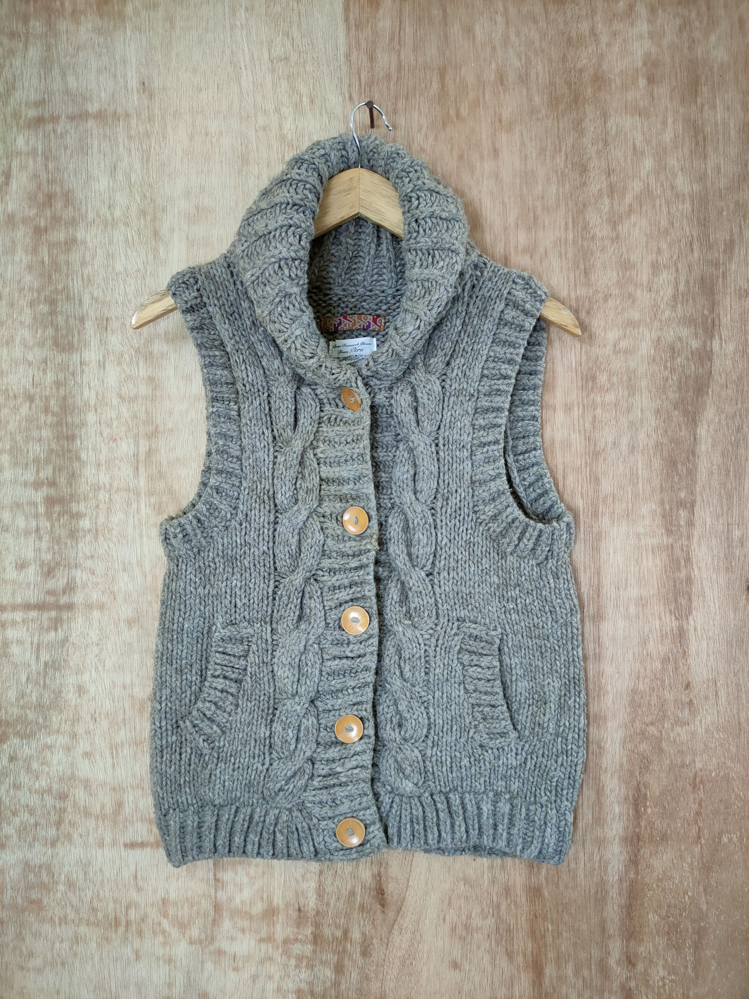 Aran Isles Knitwear × Japanese Brand × URBAN RESEARCH DOORS Urban Research vest japan cable knitwear #46-570 Size US XS / EU 42 / 0 - 1 Thumbnail