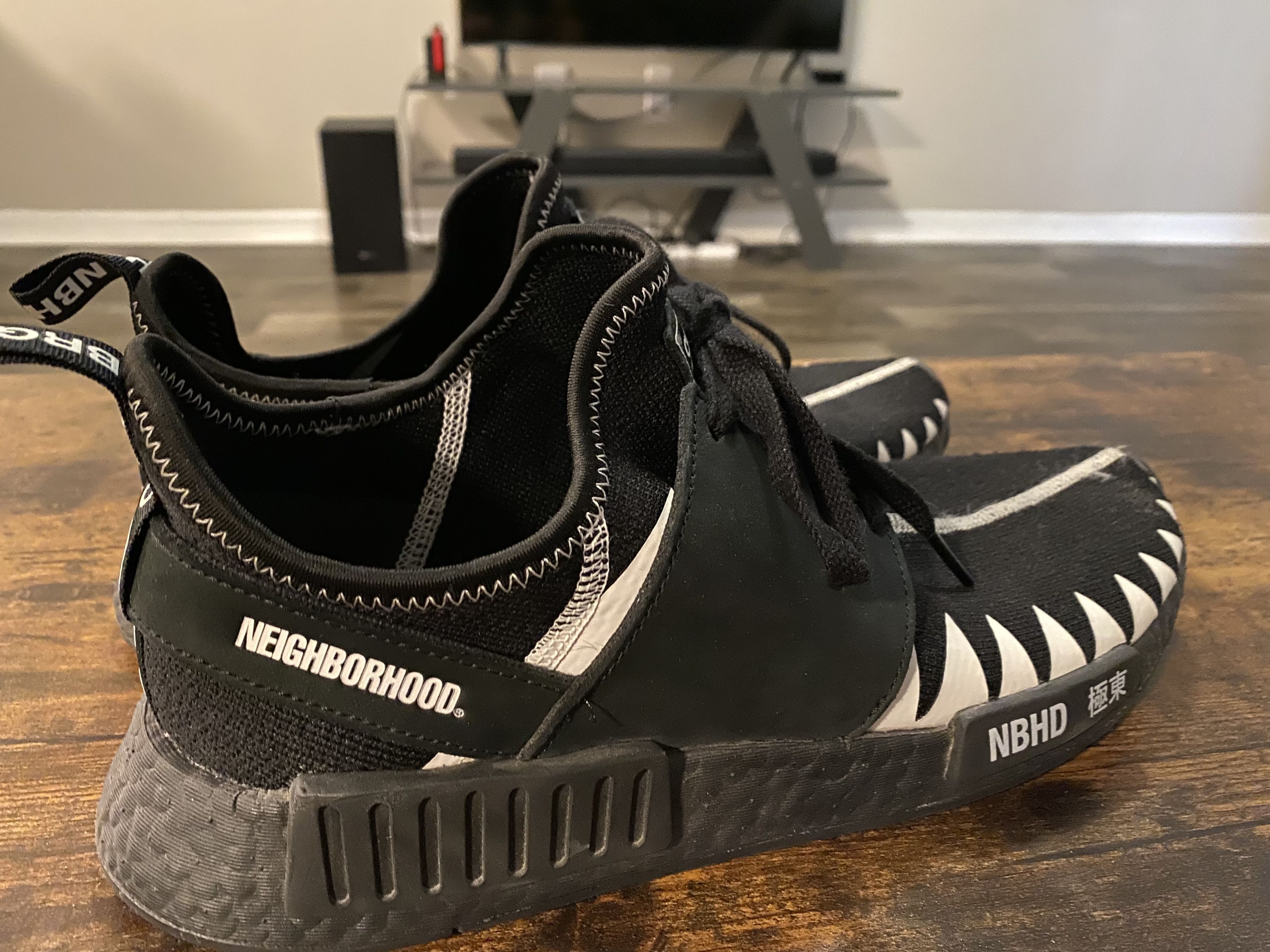 nmd r1 neighborhood core black