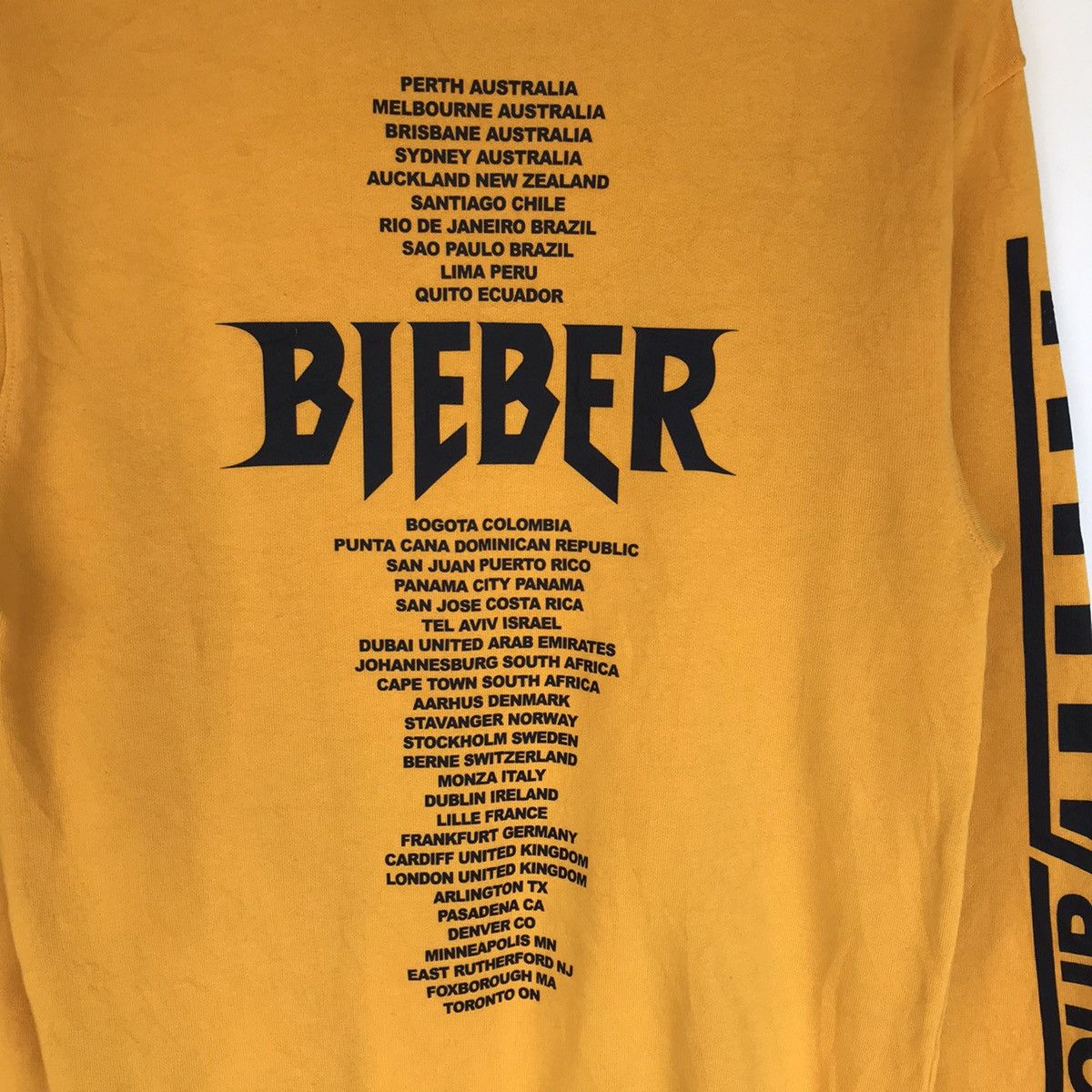 Band Tees Justin bieber tour crewneck sweatshirt Size US M / EU 48-50 / 2 - 9 Thumbnail