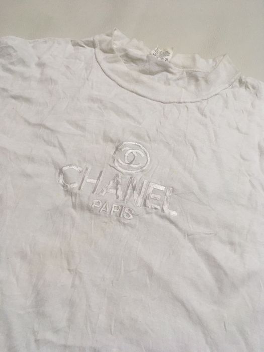 Chanel Vintage 90s Chanel BOUTIQUE T-Shirts CC Logo Color White Size L  Embroidered Tee Embroidered Chanel Paris Top Chanel Paris embroidered logo Vtg  Chanel Boutique Paris Shirt Embroidery Hip Hop