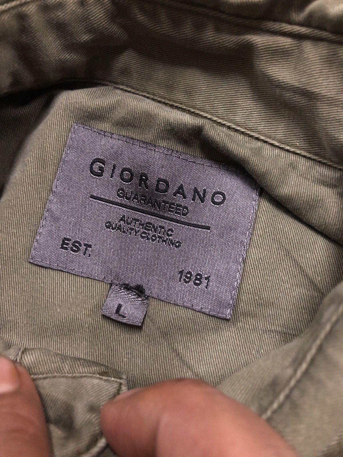 Giordano 🔥SALE🔥GIORDANO BUTTON UPS SHIRTS GREEN ARMY Size US L / EU 52-54 / 3 - 5 Thumbnail