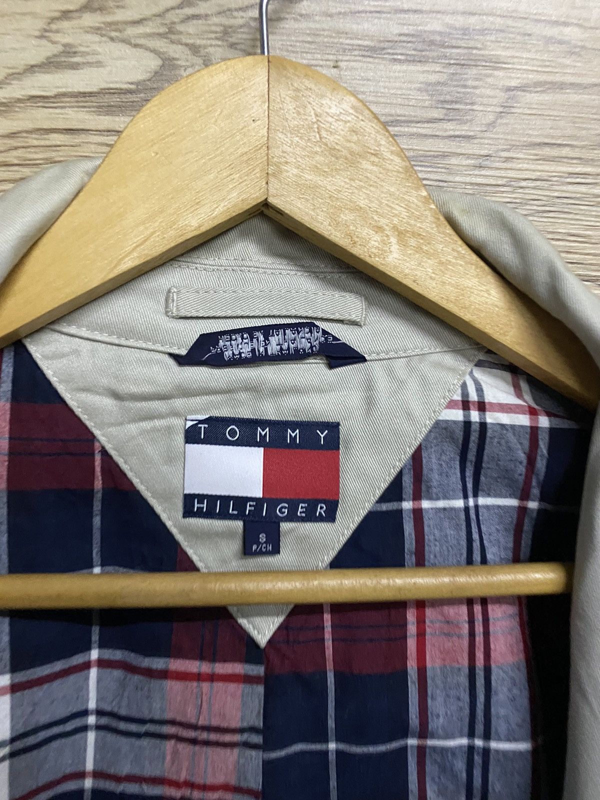 Other × Tommy Hilfiger Vintage Tommy Hilfiger Beige Trench Coat with Plaid Lining Size US S / EU 44-46 / 1 - 7 Thumbnail