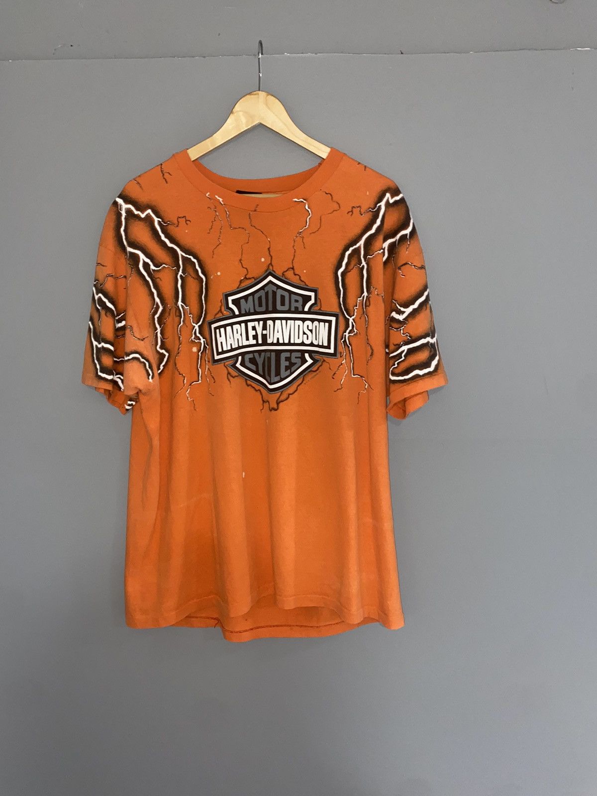 トップス Vintage Harley Thunder Lightning Orange Vintage Harley Davidson lightning thunder shirt