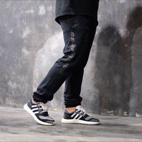 Yeezy calabasas hot sale pants black