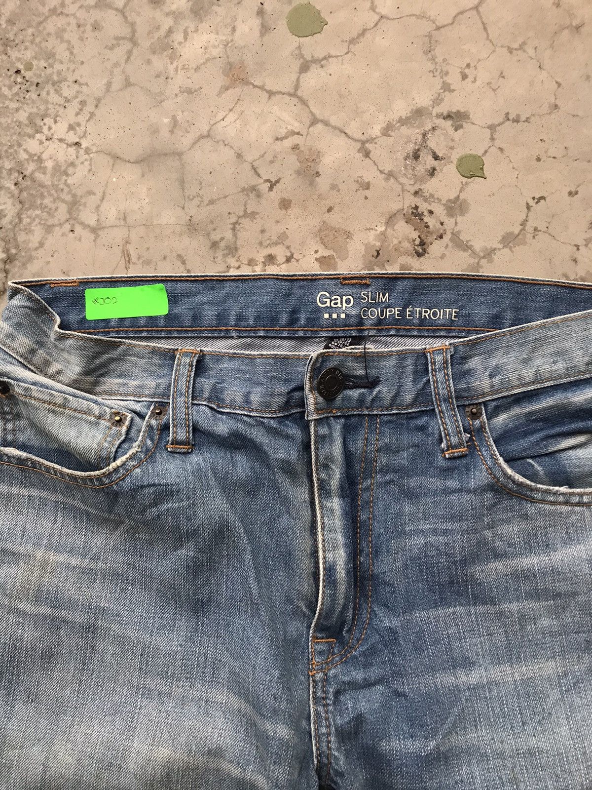 Gap LIGHT WASH GAP SLIM FIT DISTRESSED DENIM JEANS W31 Size US 31 - 6 Thumbnail