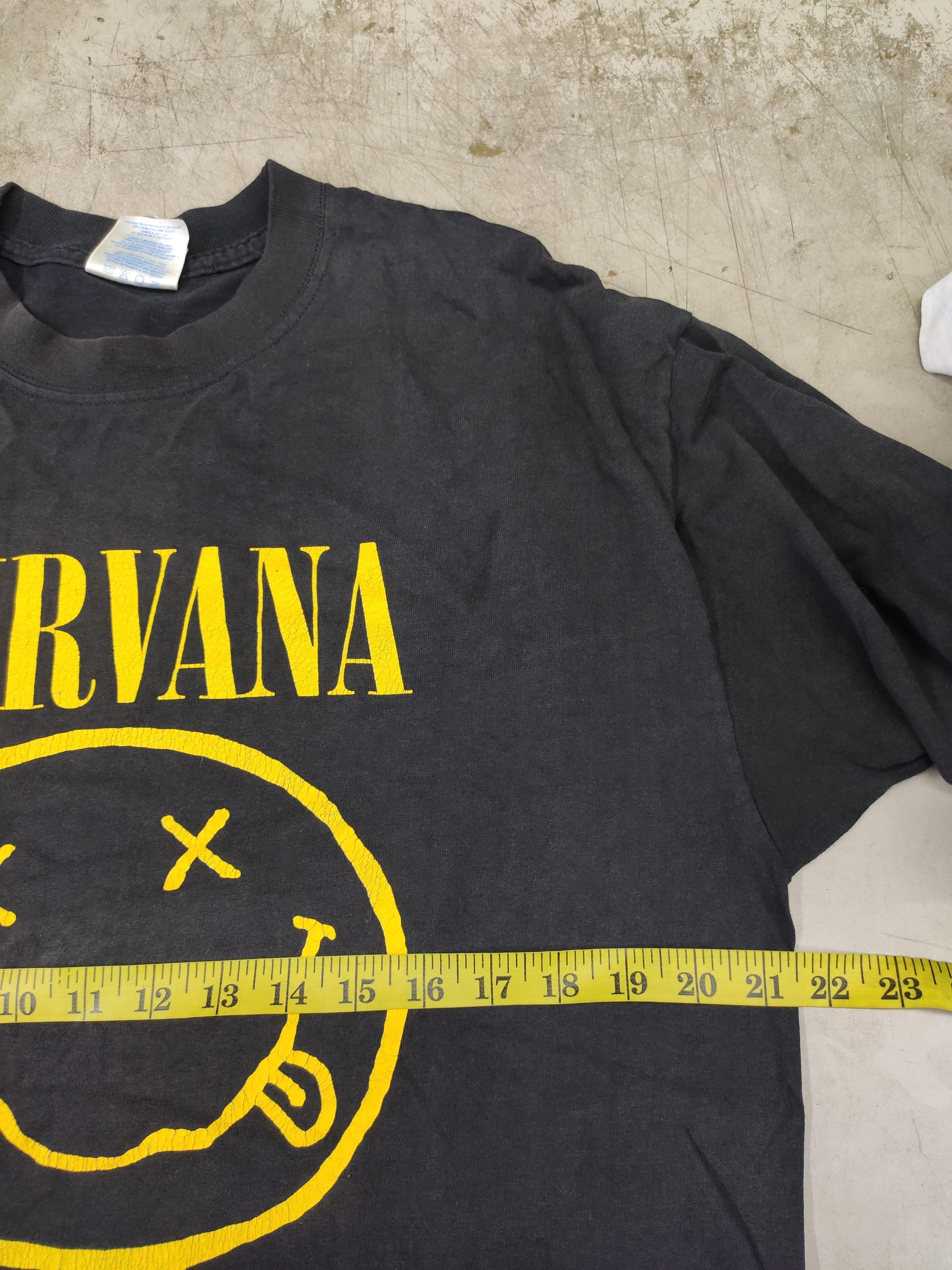 Nirvana True Vintage 90s Nirvana t shirt smile band tee Size US L / EU 52-54 / 3 - 10 Thumbnail