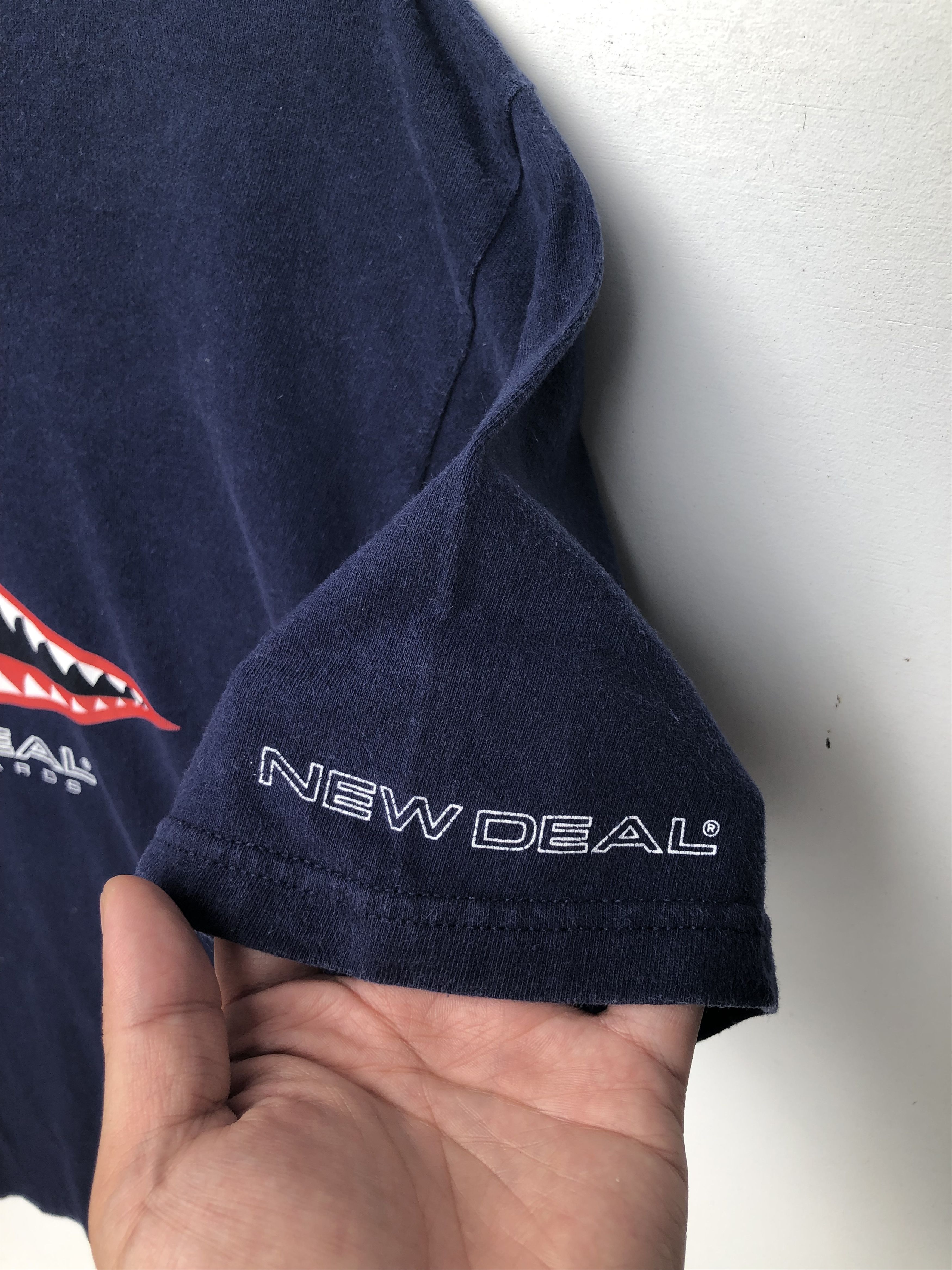 Vintage RARE🔥VINTAGE 90’S NEW DEAL SKATEBOARDS BIG SHARK TEE Size US L / EU 52-54 / 3 - 3 Thumbnail