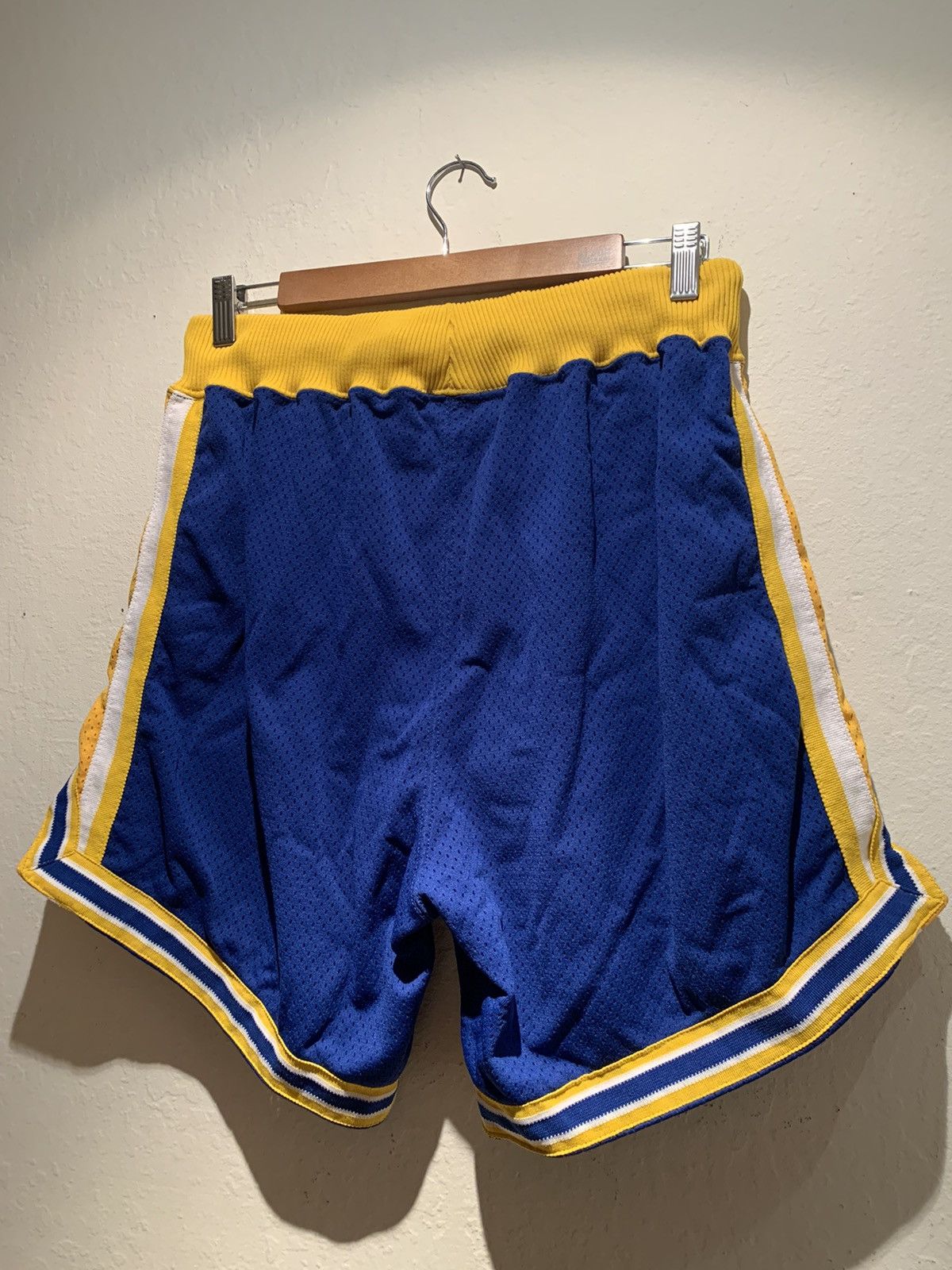Champion *RARE Vintage Champion Golden State Warriors Official Shorts Size US 30 / EU 46 - 2 Thumbnail