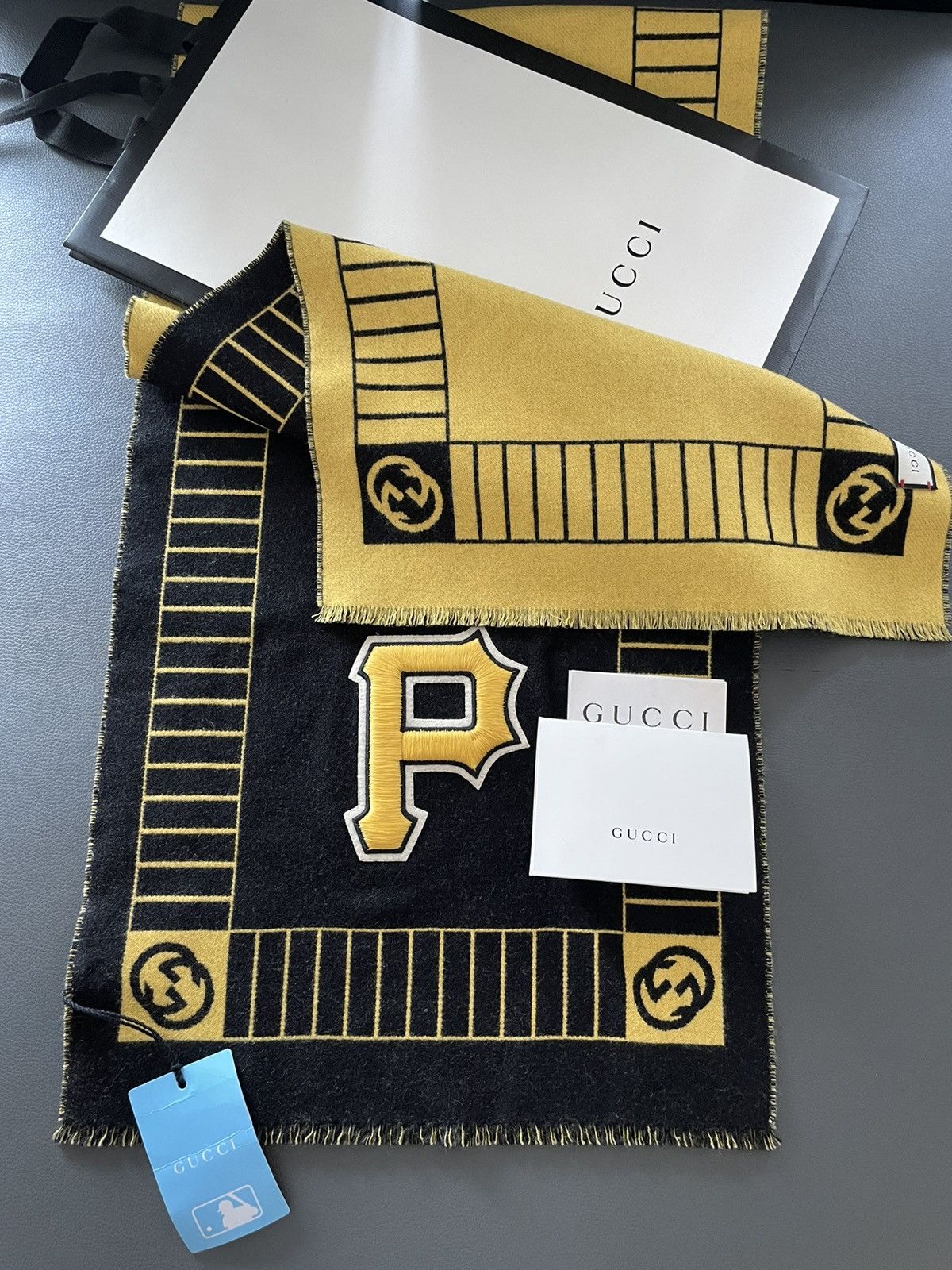 Gucci × MLB Super Limited Gucci x Pittsburgh Pirates Runway Scarf NEW Size ONE SIZE - 1 Thumbnail