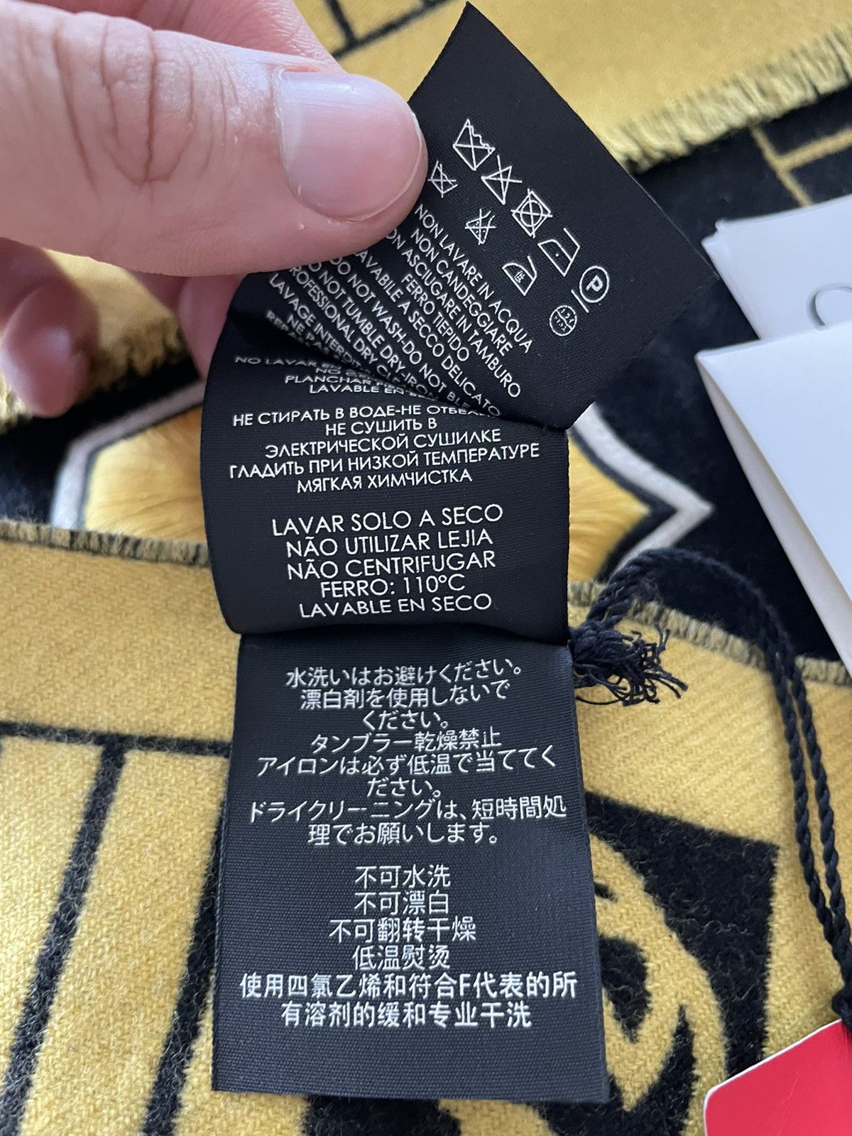 Gucci × MLB Super Limited Gucci x Pittsburgh Pirates Runway Scarf NEW Size ONE SIZE - 13 Thumbnail