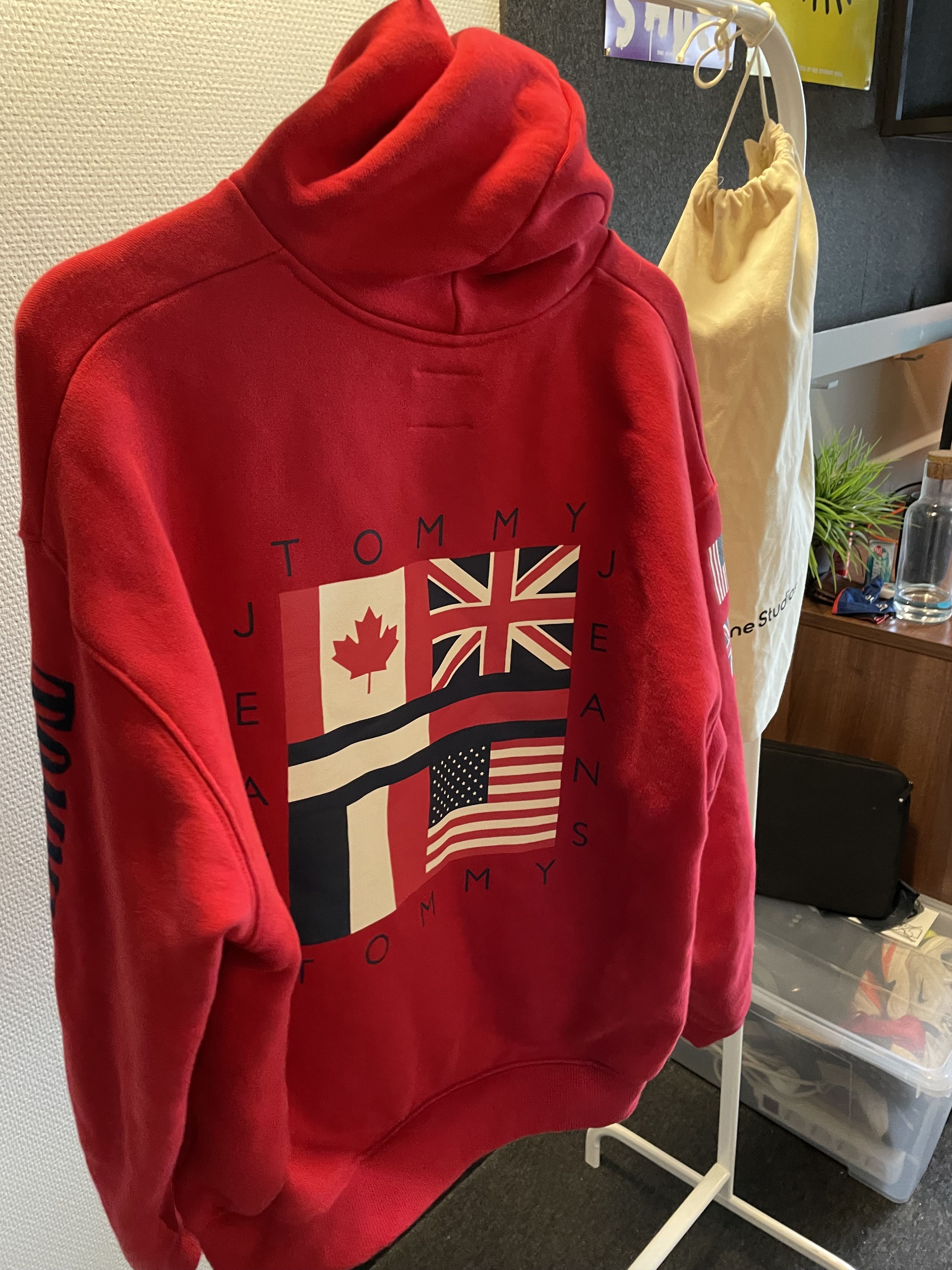 Tommy hilfiger red flag hoodie sales