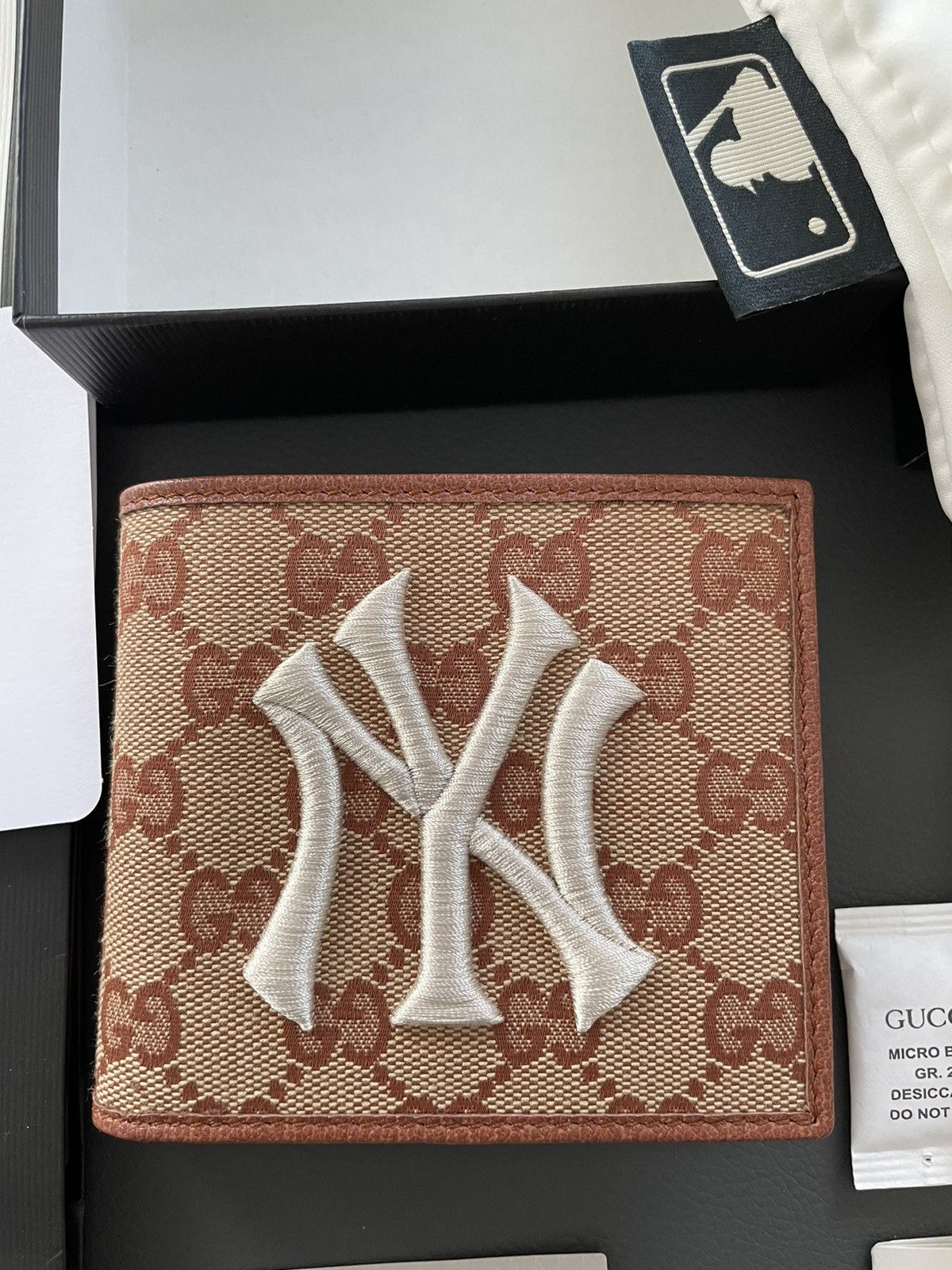 Gucci × New York Yankees Super Rare Runway Gucci x Yankees Logo Wallet Size ONE SIZE - 13 Thumbnail