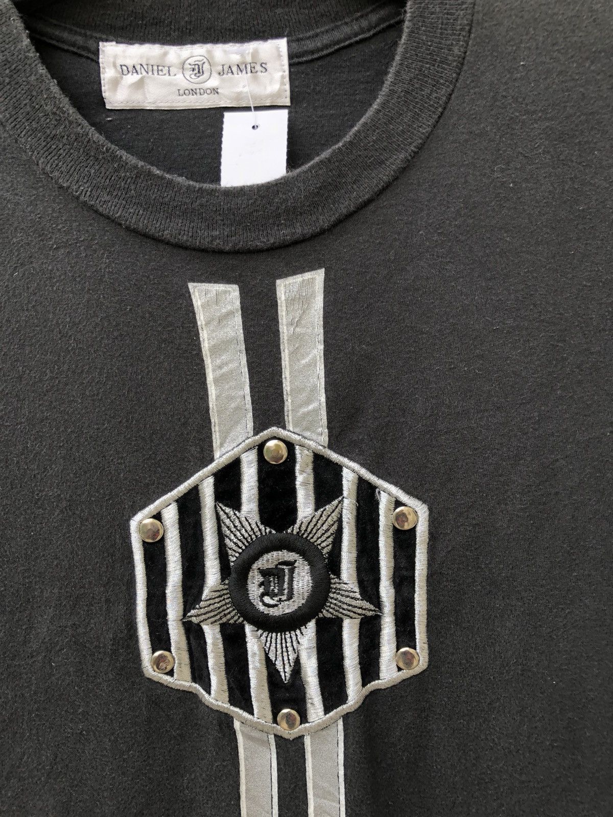 Vintage Vintage 90s Daniel James London Faded Black t shirt Size US L / EU 52-54 / 3 - 3 Thumbnail