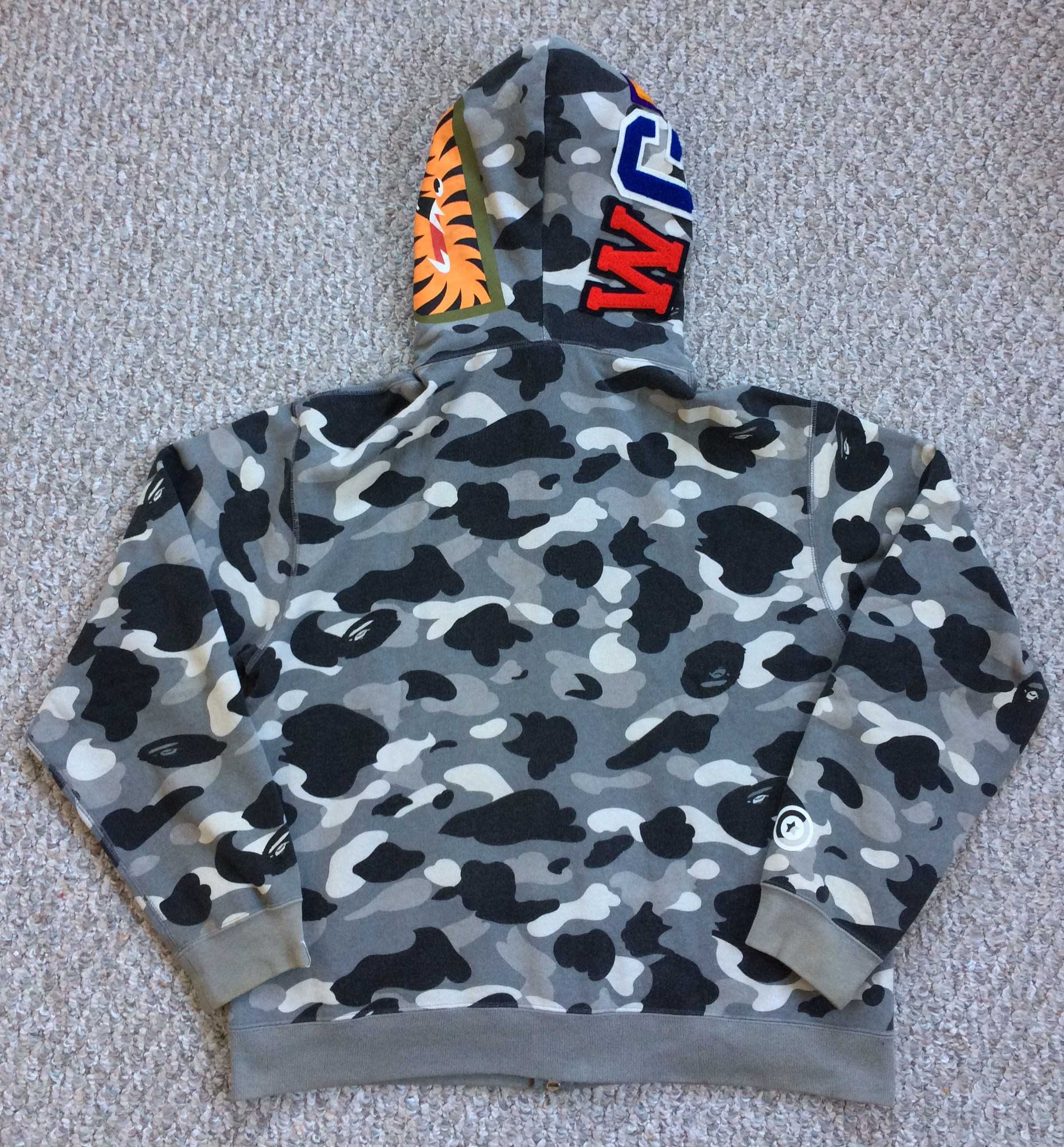 Bape F/W 2006 Bathing Ape Snow Camo Shark Hoodie Size US L / EU 52-54 / 3 - 9 Thumbnail