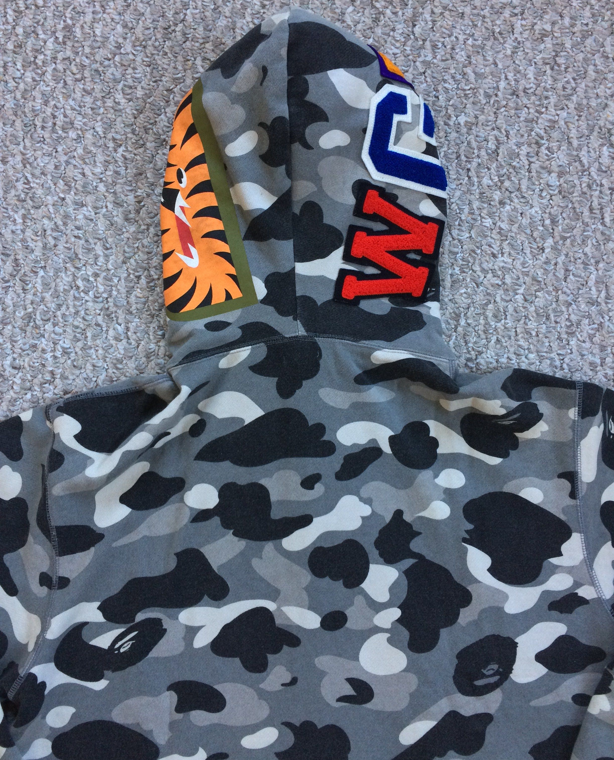 Bape F/W 2006 Bathing Ape Snow Camo Shark Hoodie Size US L / EU 52-54 / 3 - 10 Thumbnail
