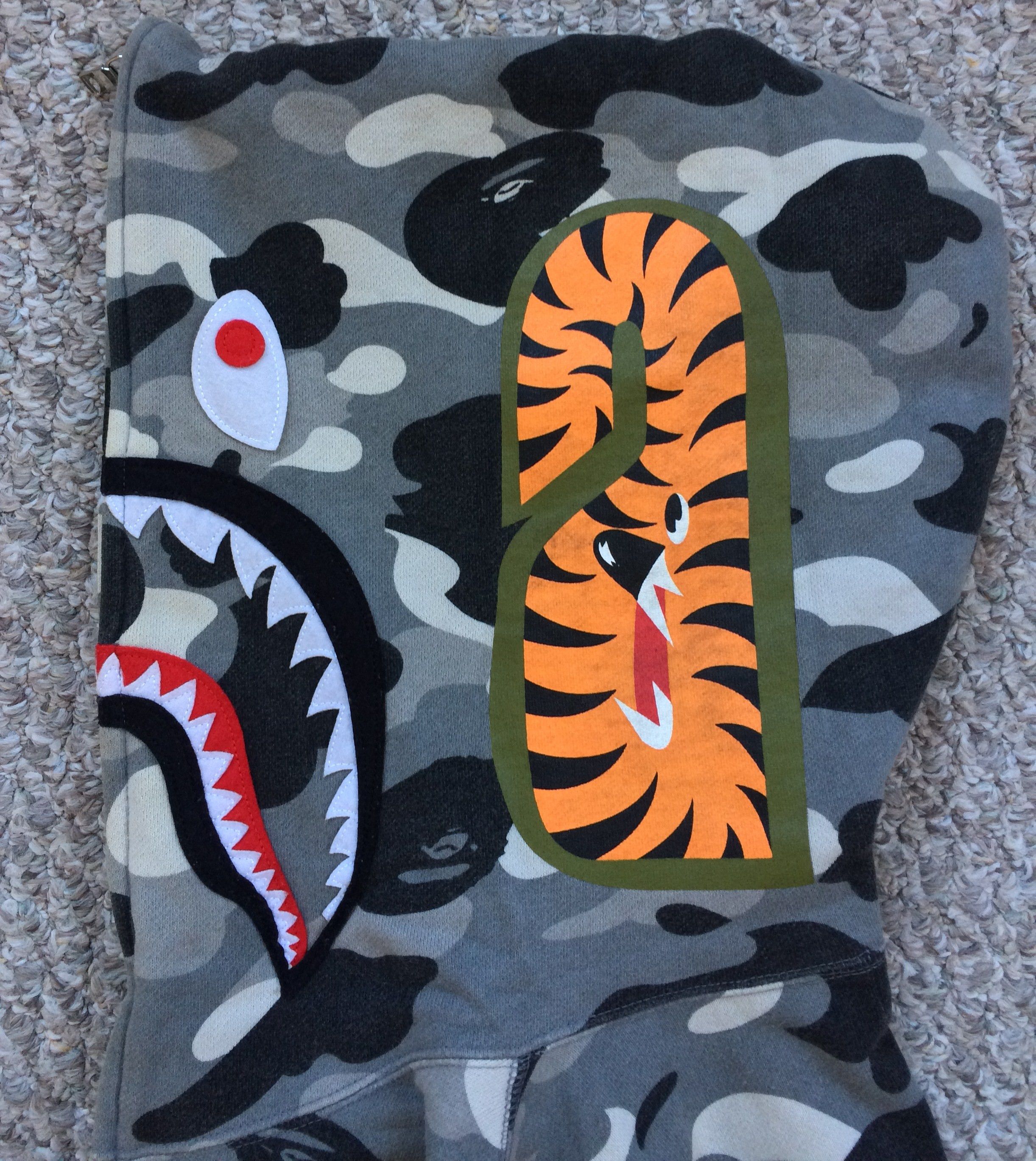 Bape F/W 2006 Bathing Ape Snow Camo Shark Hoodie Size US L / EU 52-54 / 3 - 4 Thumbnail