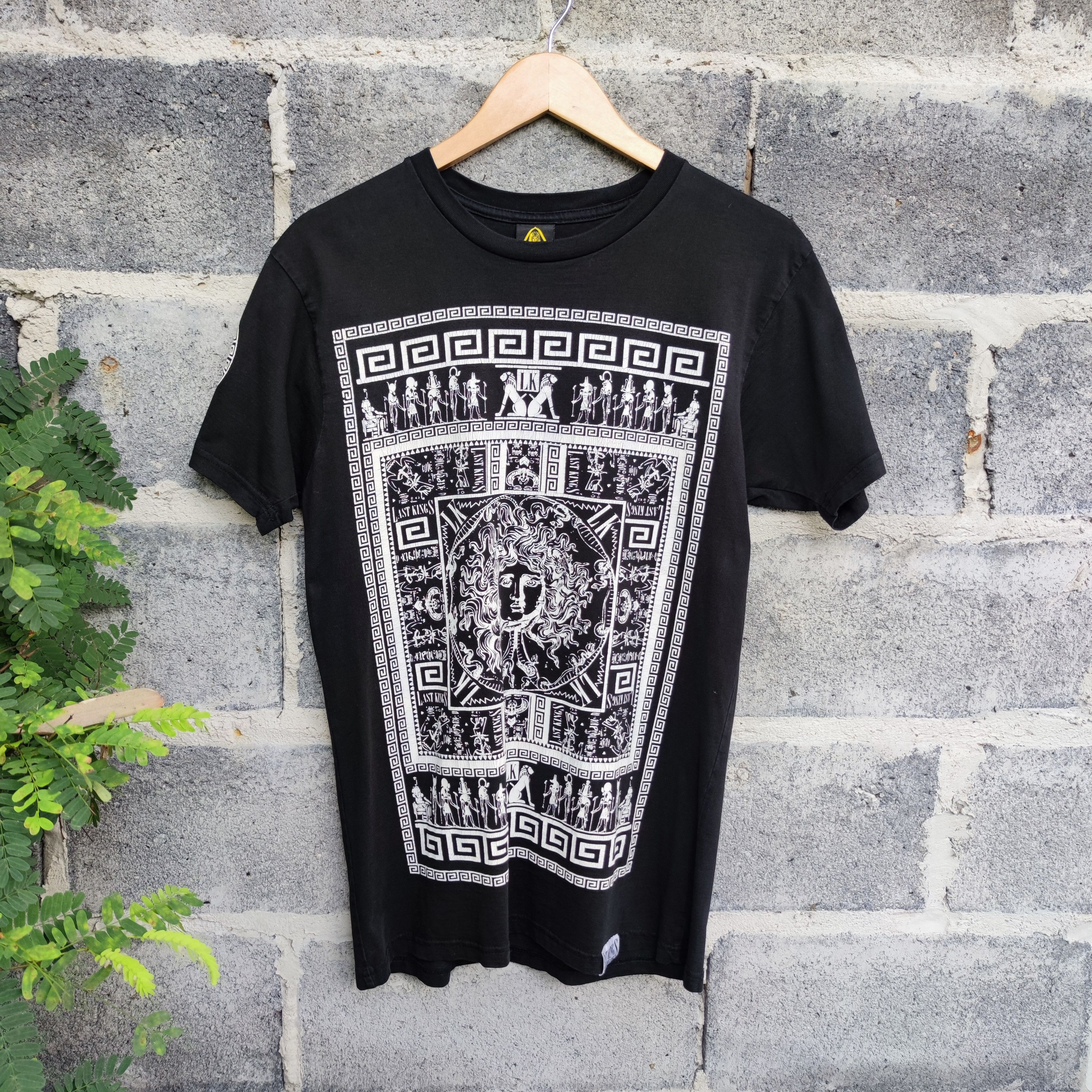Band Tees Last Kings Urban Pharaoh Kings Queens Sun T-Shirt Size US M / EU 48-50 / 2 - 1 Thumbnail