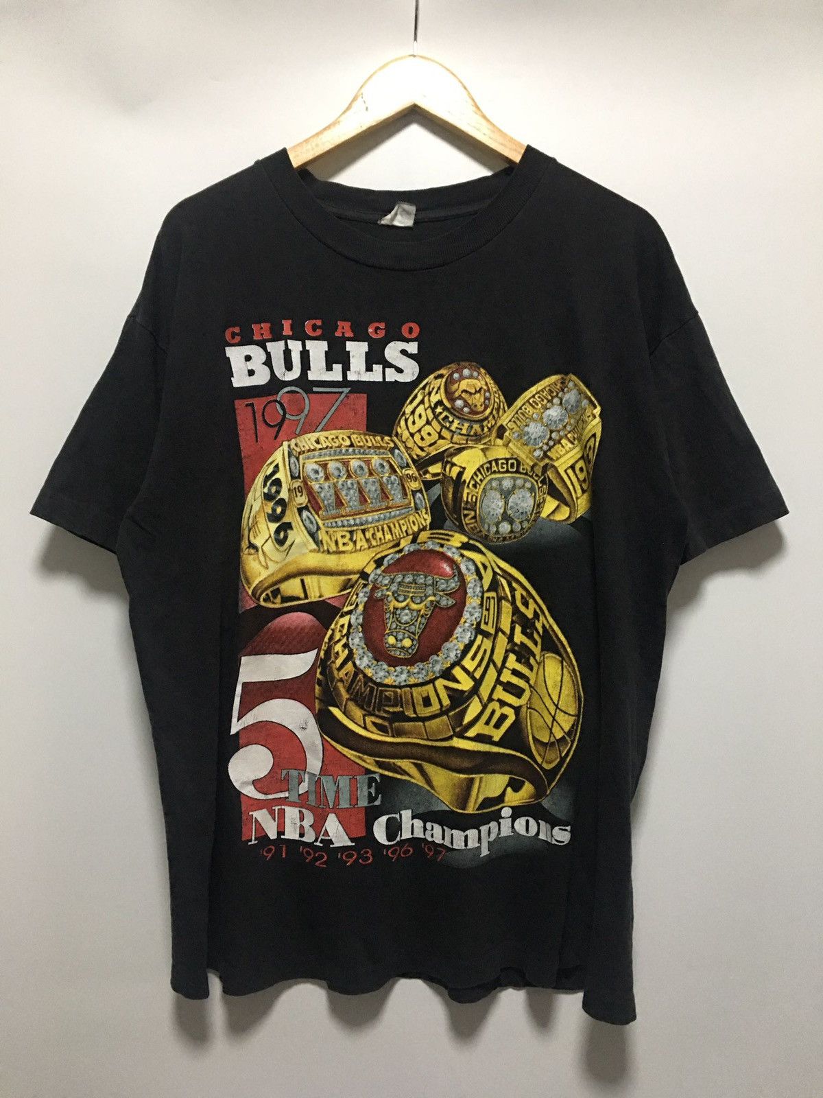 Vintage Vintage Chicago Bulls 1997 bootleg rap tee style T-shirt XL |  Grailed