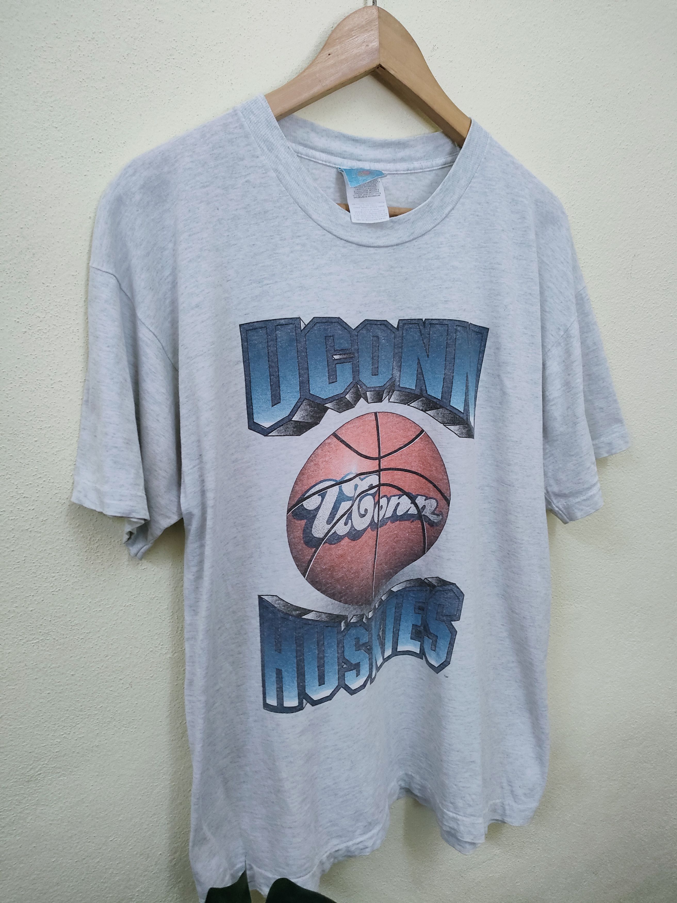 NCAA × Vintage Vintage Uconn Huskies T-shirt Size US L / EU 52-54 / 3 - 6 Thumbnail