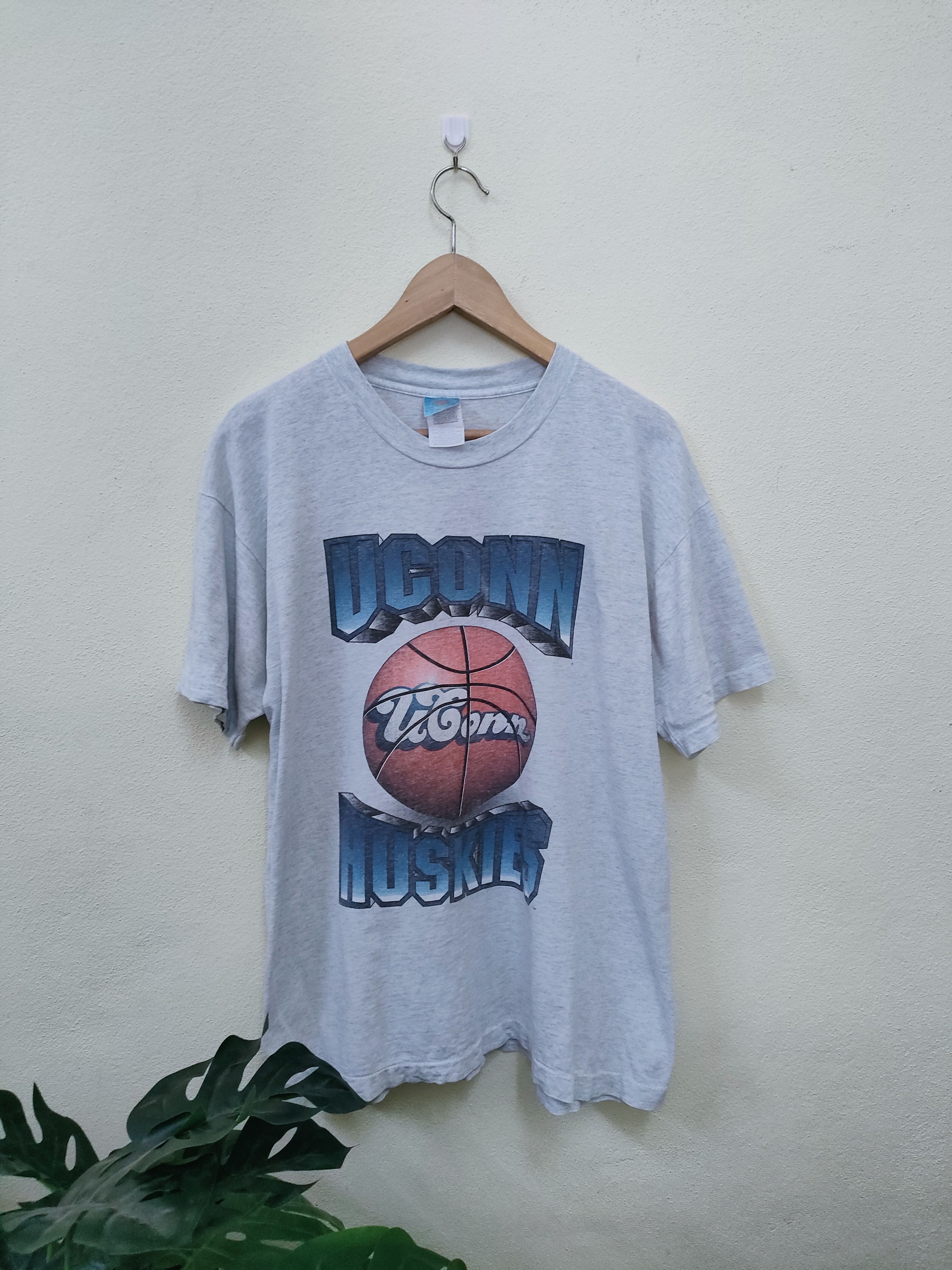NCAA × Vintage Vintage Uconn Huskies T-shirt Size US L / EU 52-54 / 3 - 1 Thumbnail