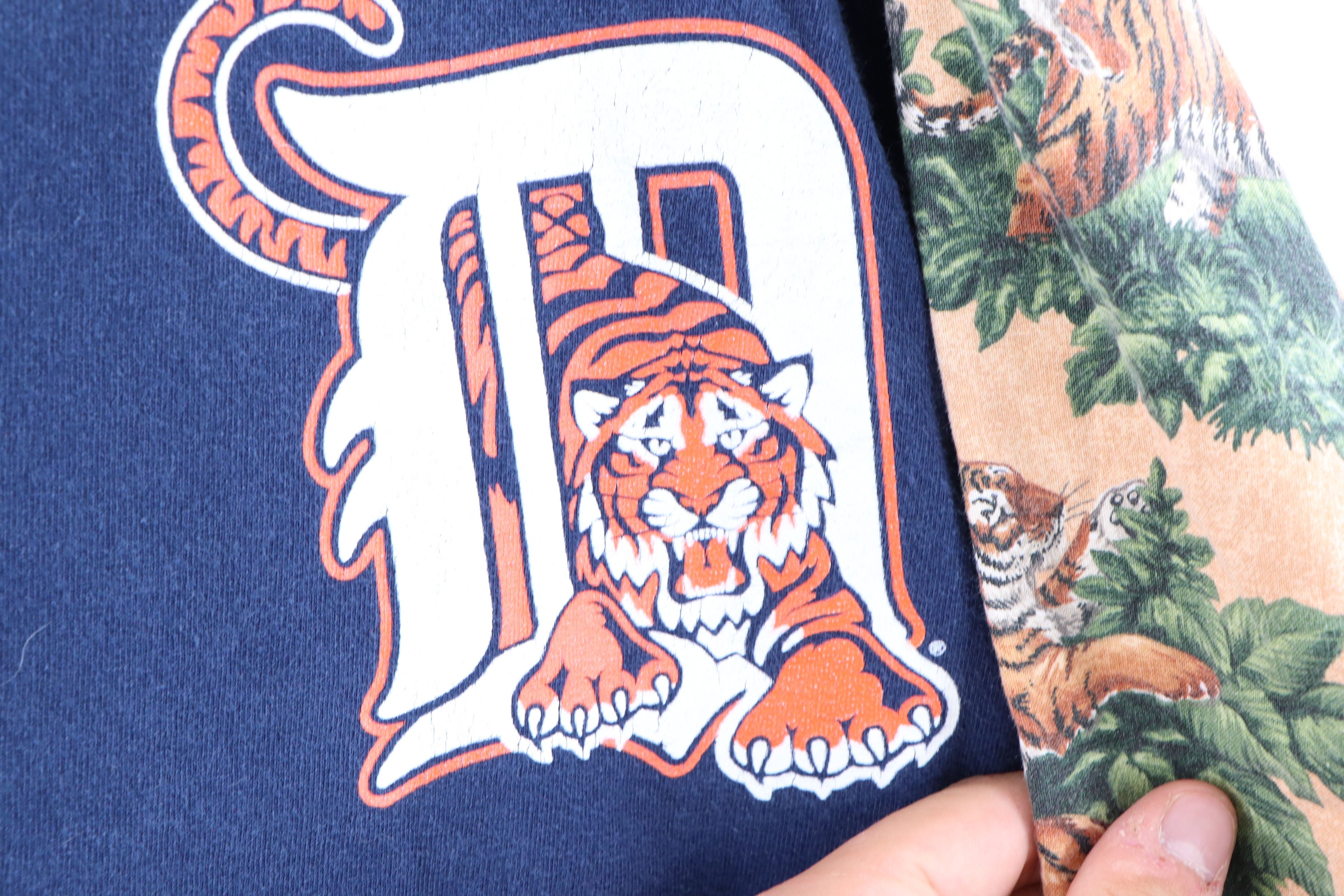 Vintage Vintage Majestic Detroit Tigers Old English D T-Shirt Size US L / EU 52-54 / 3 - 4 Thumbnail