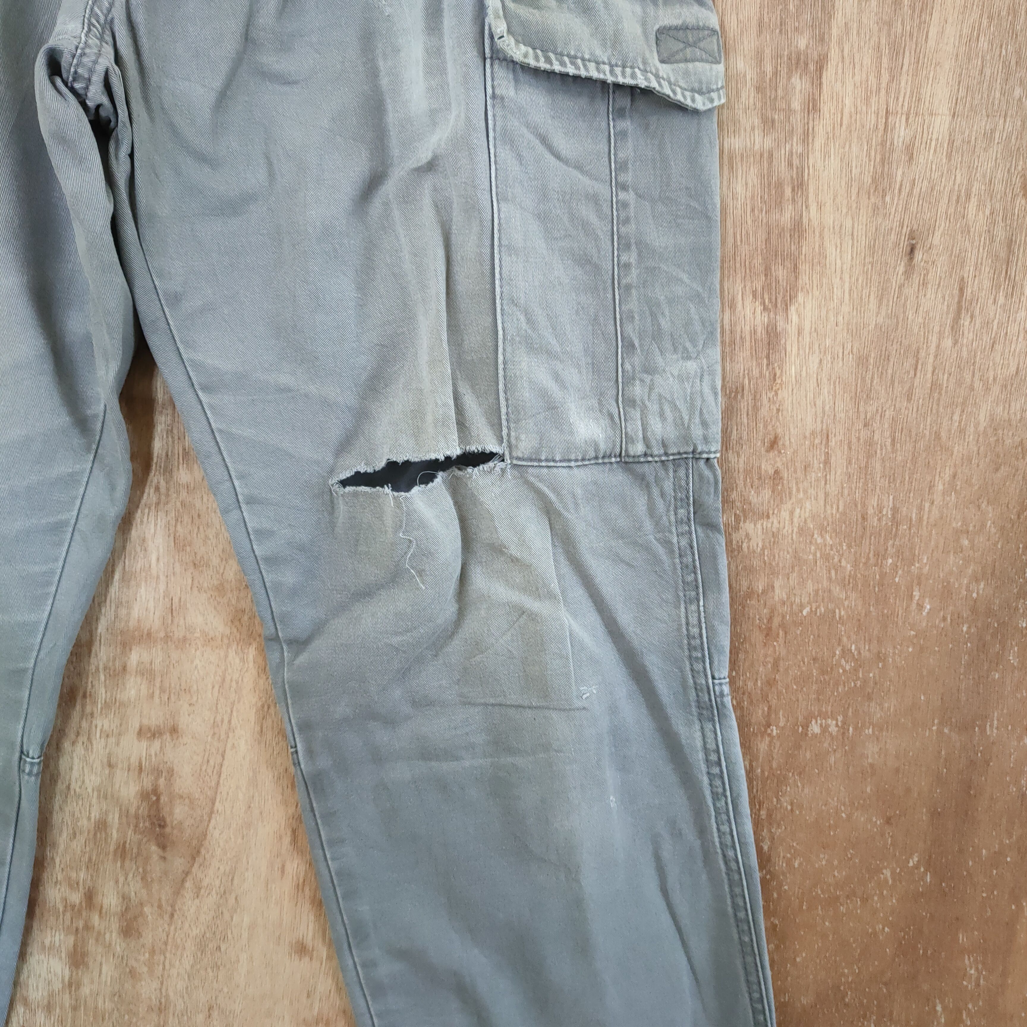 Japanese Brand EVENRIVER VINTAGE DISTRESSED KNEE CARGO PANTS Size US 31 - 8 Thumbnail