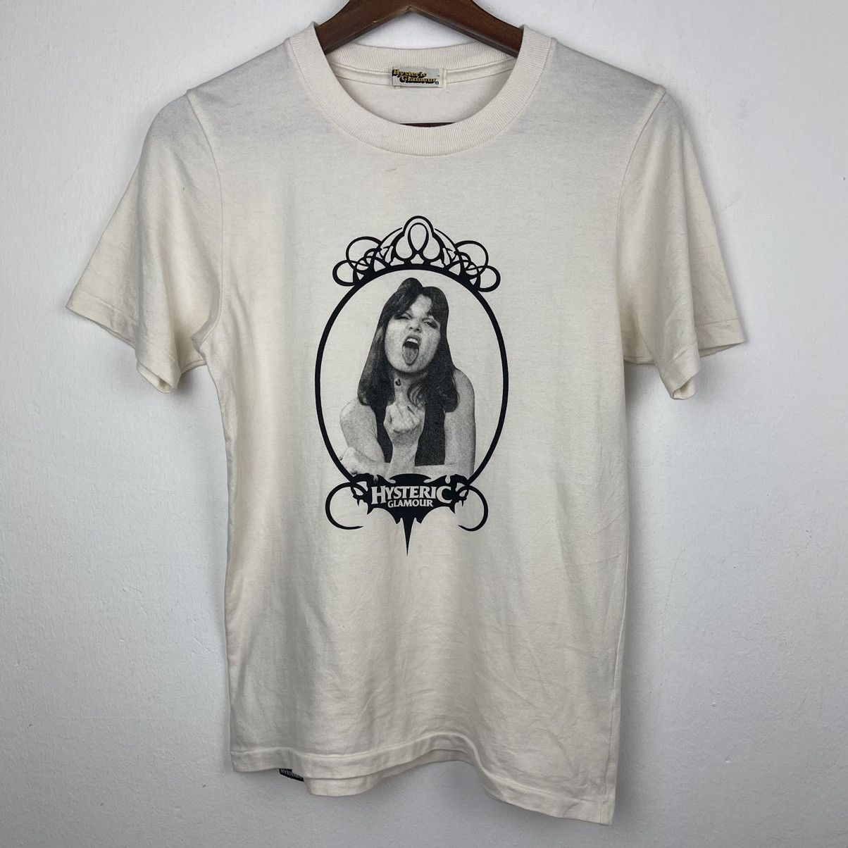 Hysteric Glamour Vintage Hysteric glamour white tshirt made in japan Size US S / EU 44-46 / 1 - 1 Thumbnail