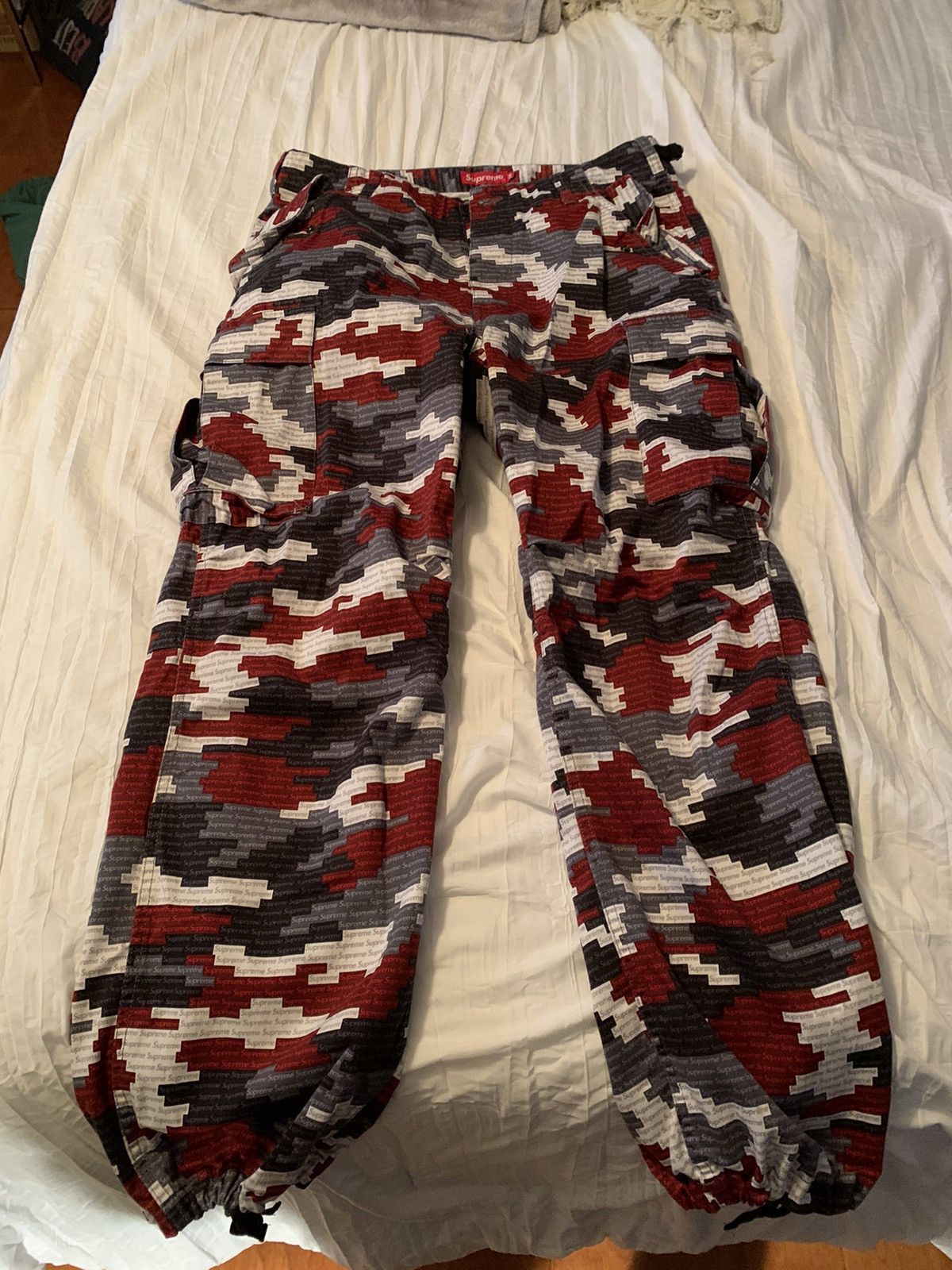 Supre camo pants outlet