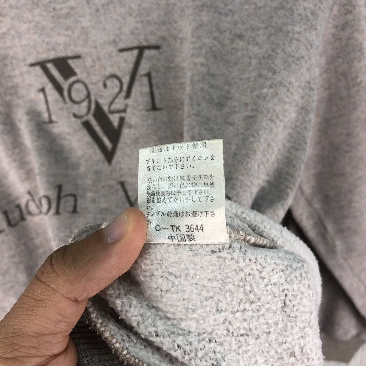 Valentino × Vintage Vintage 90s Rudolph Valentino Big Logo Sweatshirt Size US M / EU 48-50 / 2 - 8 Thumbnail