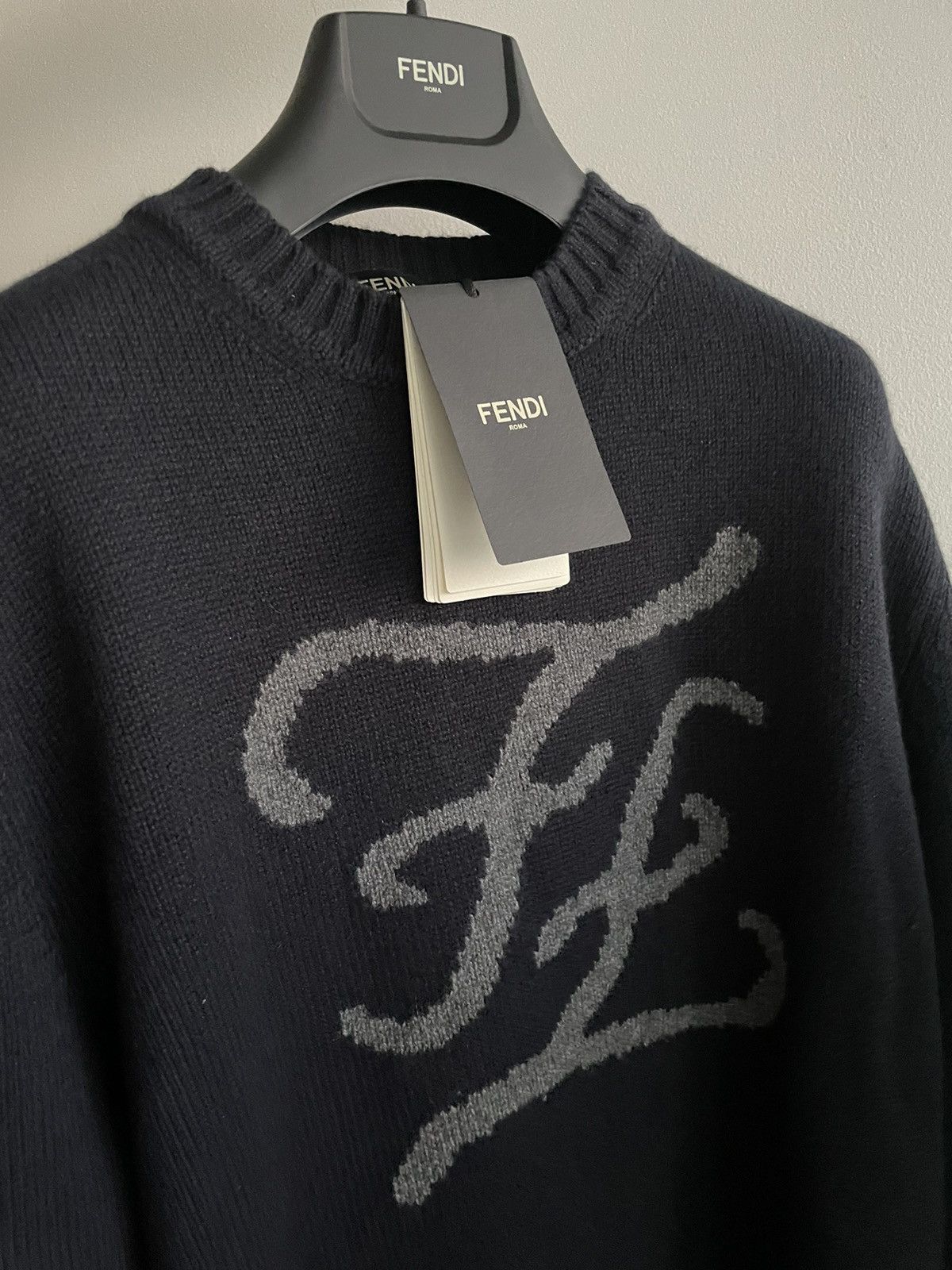 Fendi $2,500 Limited Runway 100% Cashmere Sweater New Fendi Logo Size US L / EU 52-54 / 3 - 17 Thumbnail
