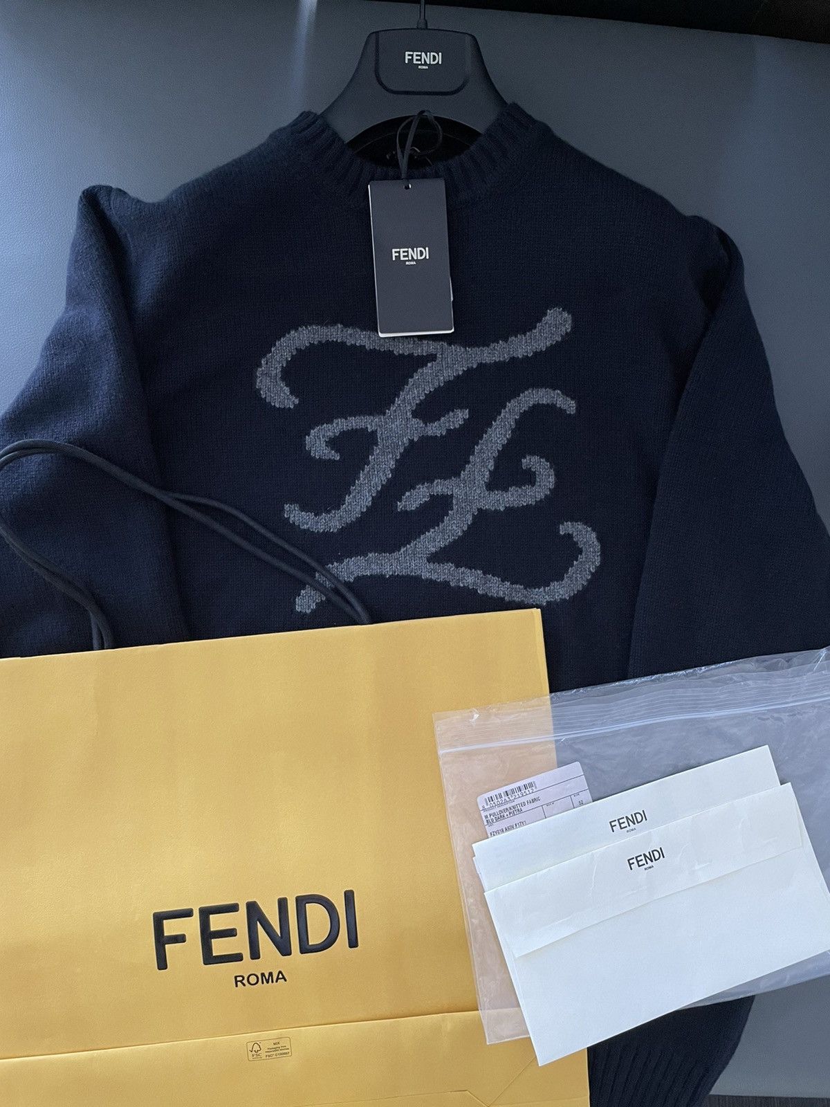 Fendi $2,500 Limited Runway 100% Cashmere Sweater New Fendi Logo Size US L / EU 52-54 / 3 - 1 Thumbnail