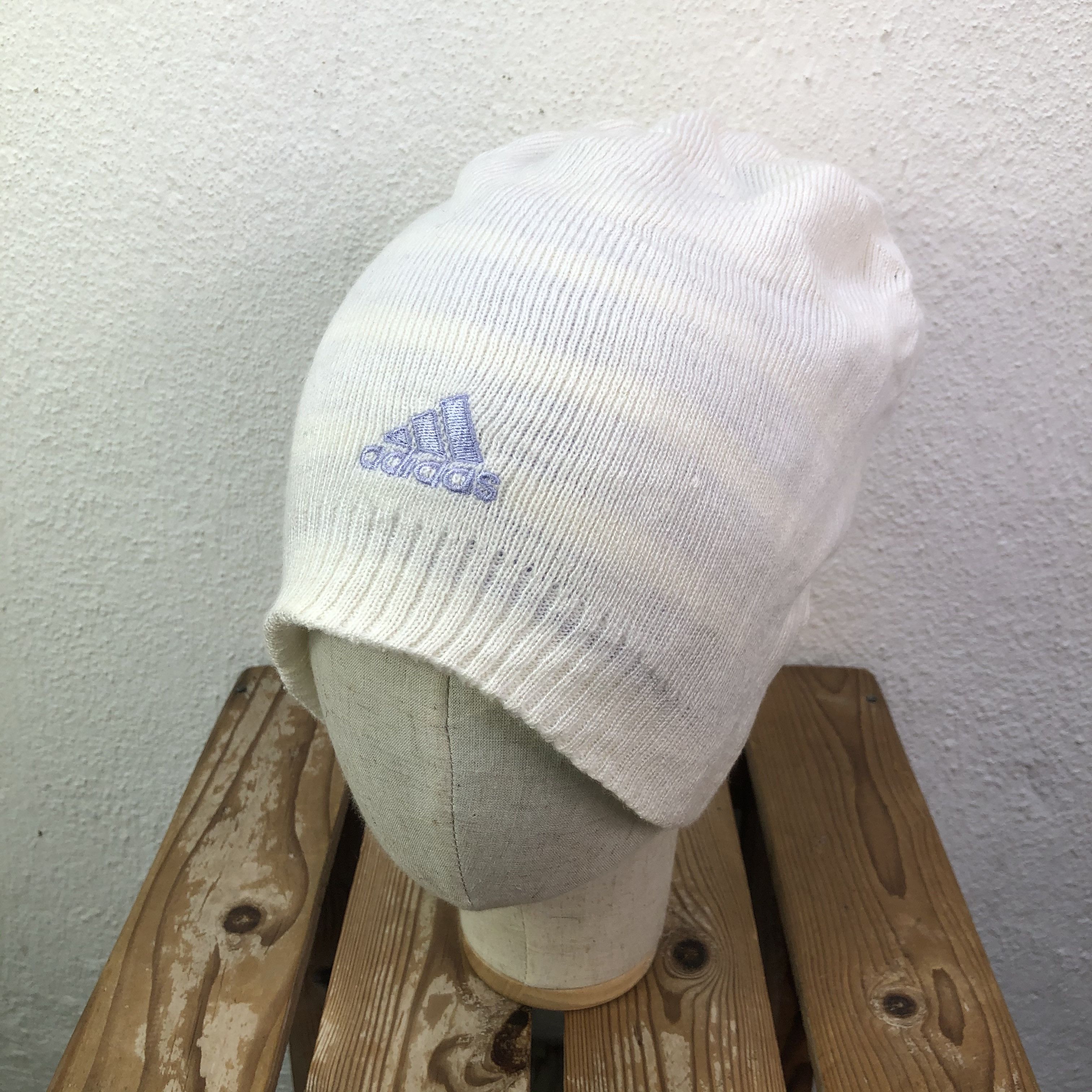 Adidas Adidas White Beanie Hat Size ONE SIZE - 1 Thumbnail