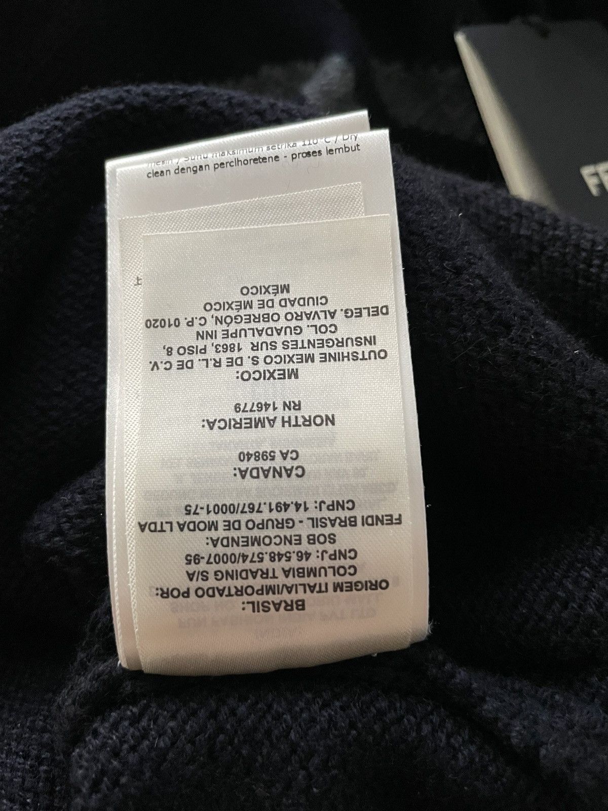 Fendi $2,500 Value Fendi Super Runway Cashmere Sweater Brand New Size US L / EU 52-54 / 3 - 17 Thumbnail