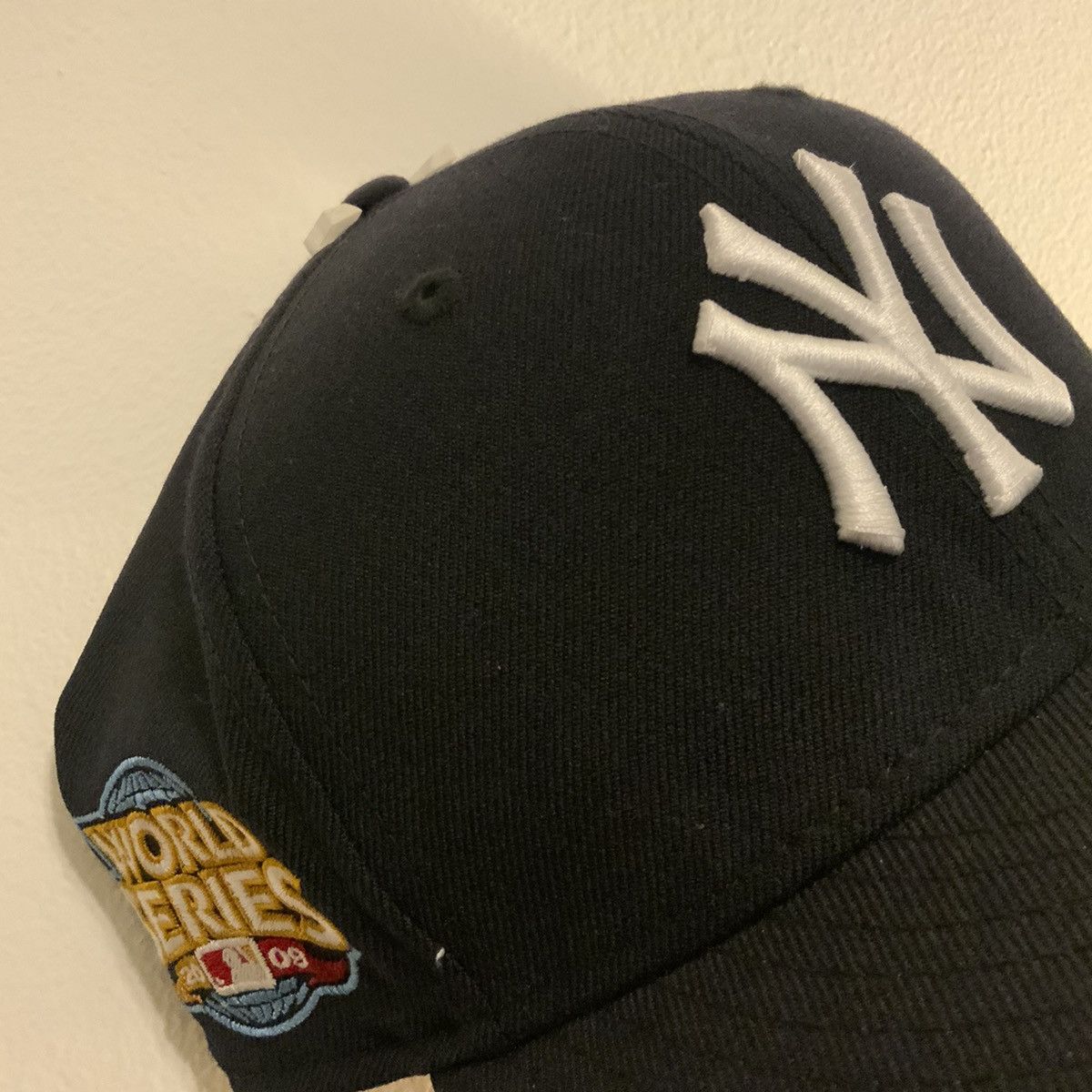 NEW YORK YANKEES 2009 WORLD SERIES RED ICY BRIM NEW ERA FITTED HAT