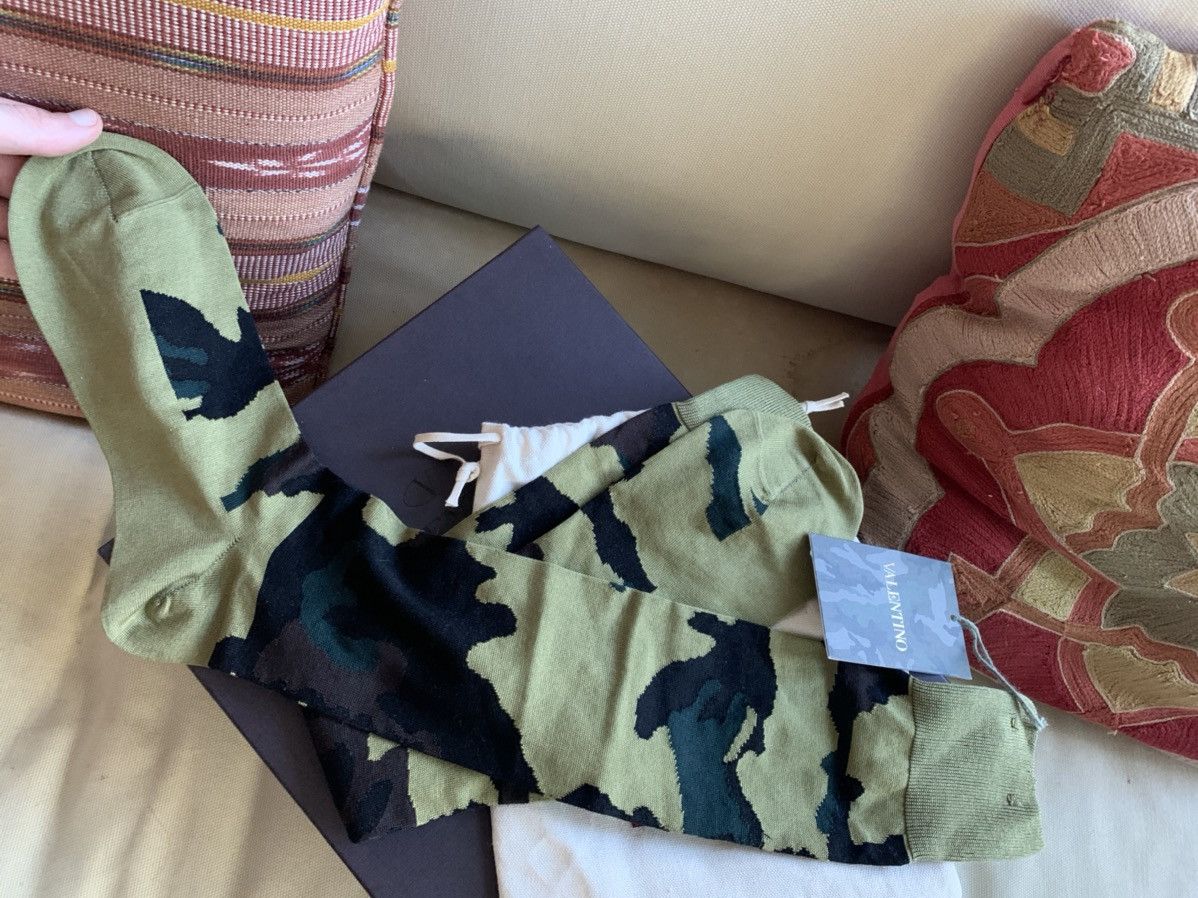 Designer × Valentino *RARE* New Valentino Garavani Knit Camo Long Socks Size ONE SIZE - 3 Thumbnail