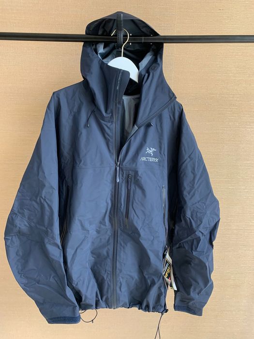 Arc'Teryx Beta SV Jacket in Kingfisher | Grailed