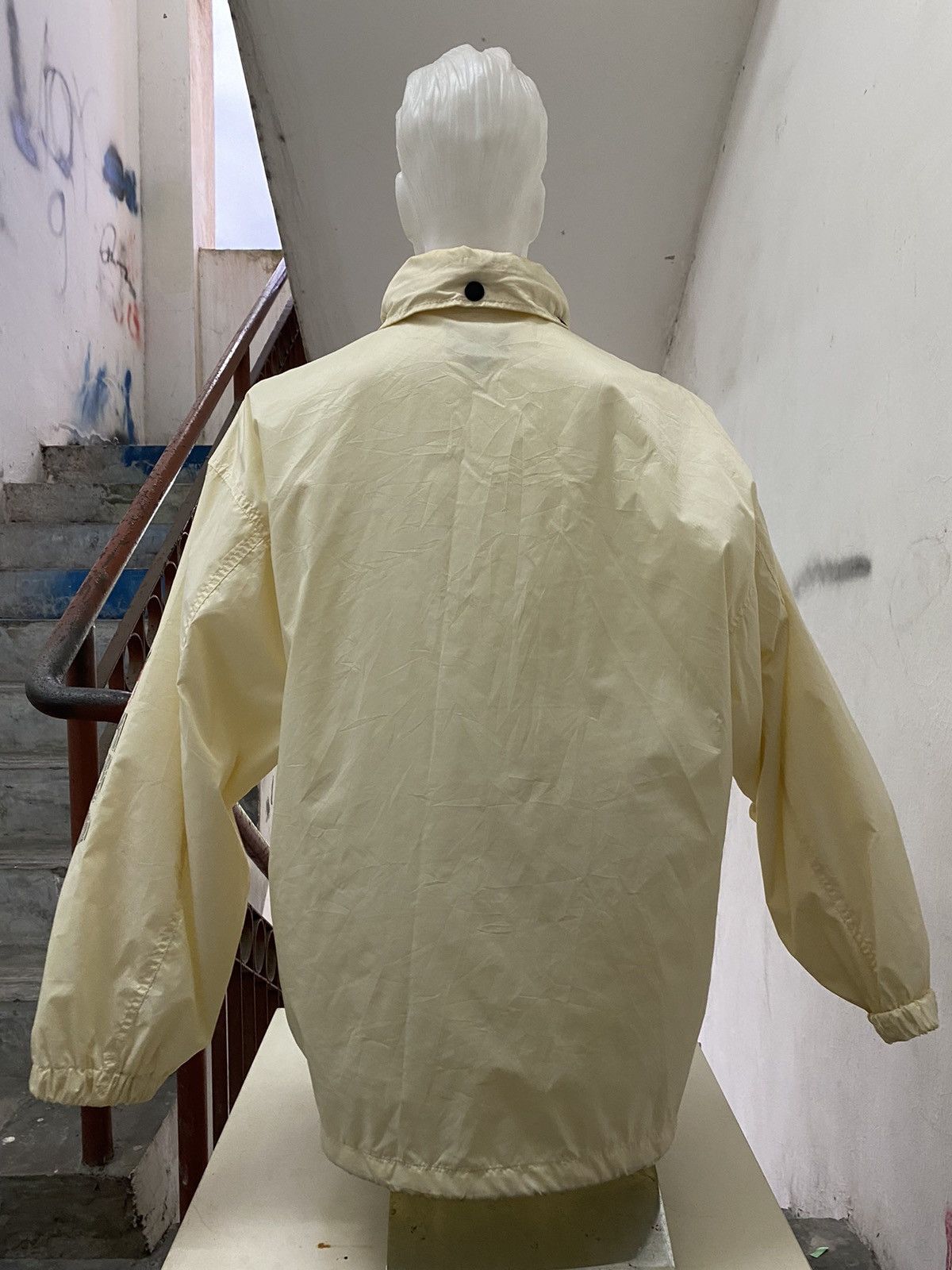 Carrera × Japanese Brand × Vintage 90s VTG DISTRESSED CARRERA WINDBREAKER RAINCOAT JACKET Size US L / EU 52-54 / 3 - 3 Thumbnail