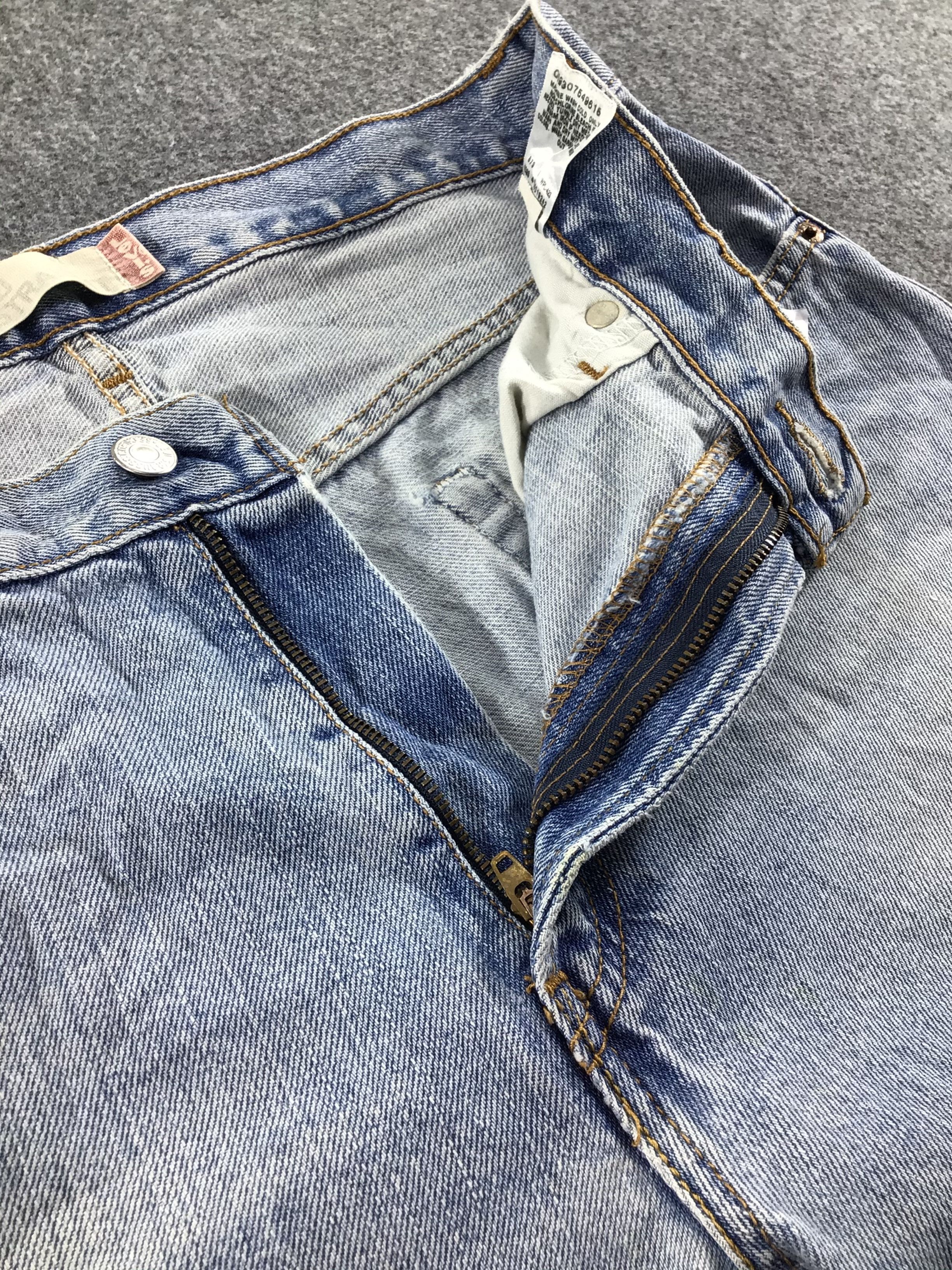 Levi's × Vintage Vintage Levis 559 Jeans Light Wash Denim -J505 Size US 32 / EU 48 - 7 Thumbnail