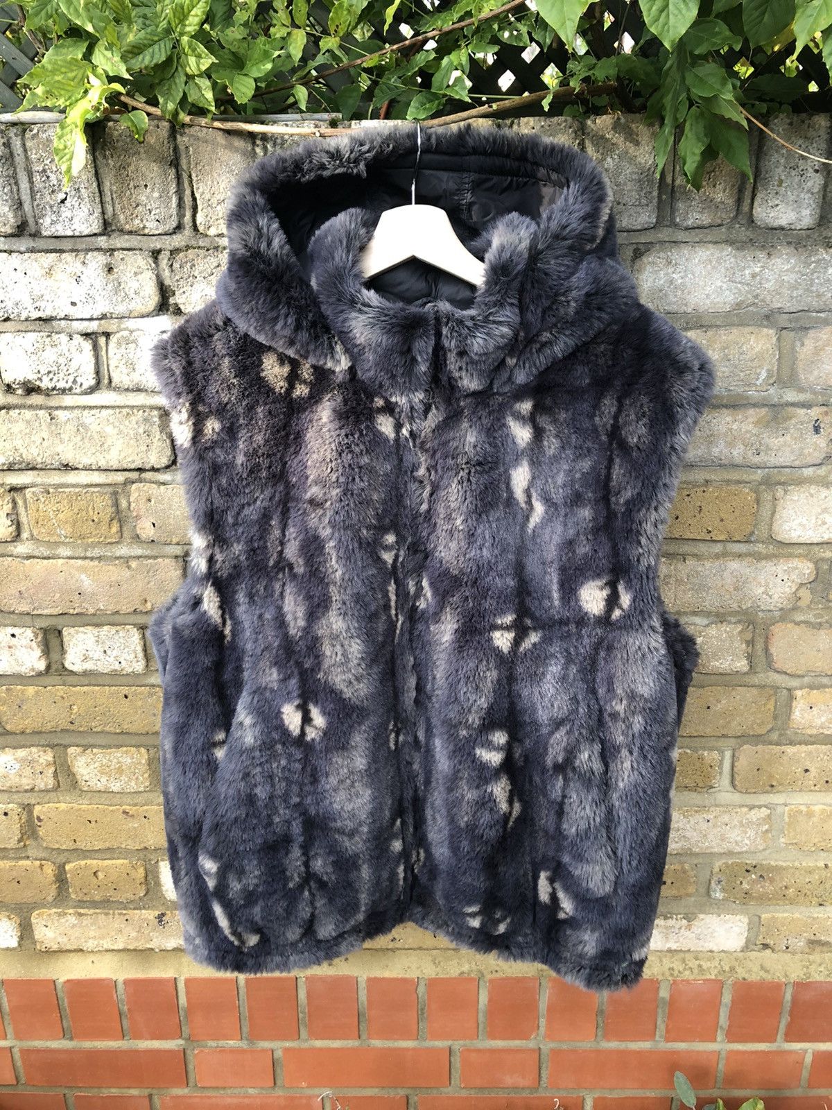 Supreme Supreme Faux Fur Hooded Vest - Large (black/blue) | Grailed