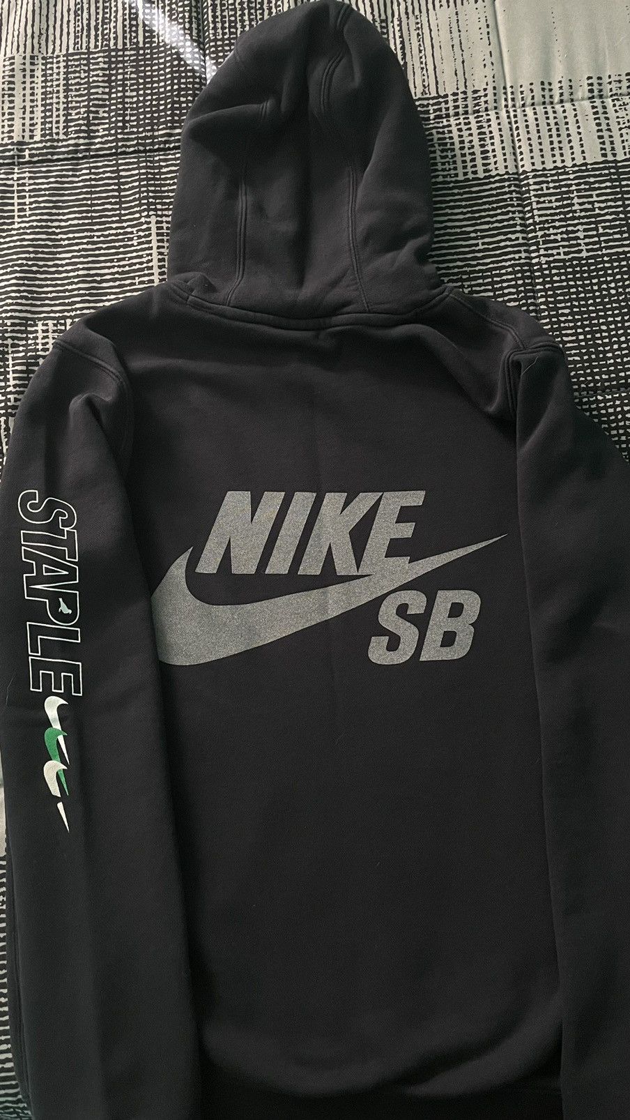 Nike sb staple pigeon hoodie best sale