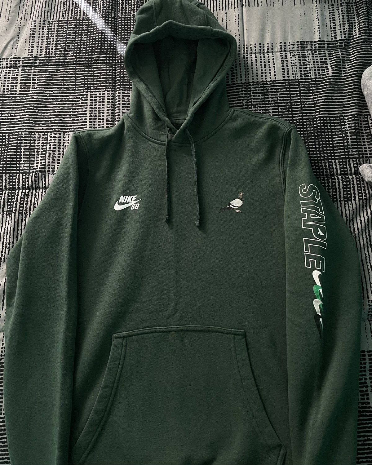 Staple x nike best sale sb panda pigeon hoodie