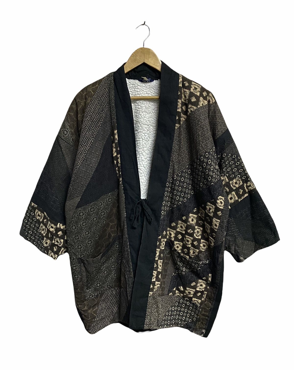Japanese Brand Vintage Japanese Patchwork Kimono Jacket with Sherpa Lining Size US L / EU 52-54 / 3 - 1 Thumbnail