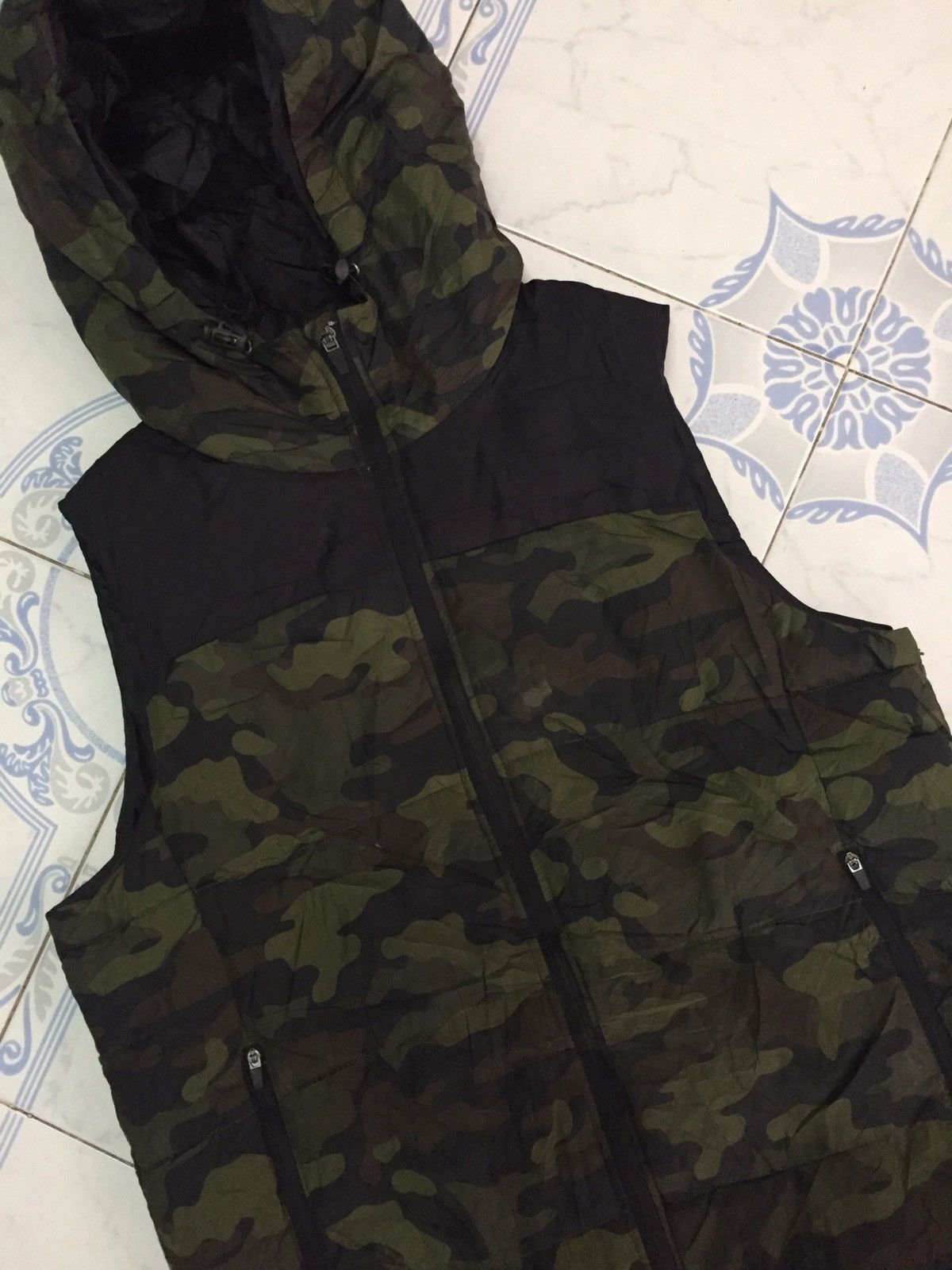 Japanese Brand Camo Design Sleeveless Vest Puffer Hoodie Zipper Jacket Size US L / EU 52-54 / 3 - 3 Thumbnail