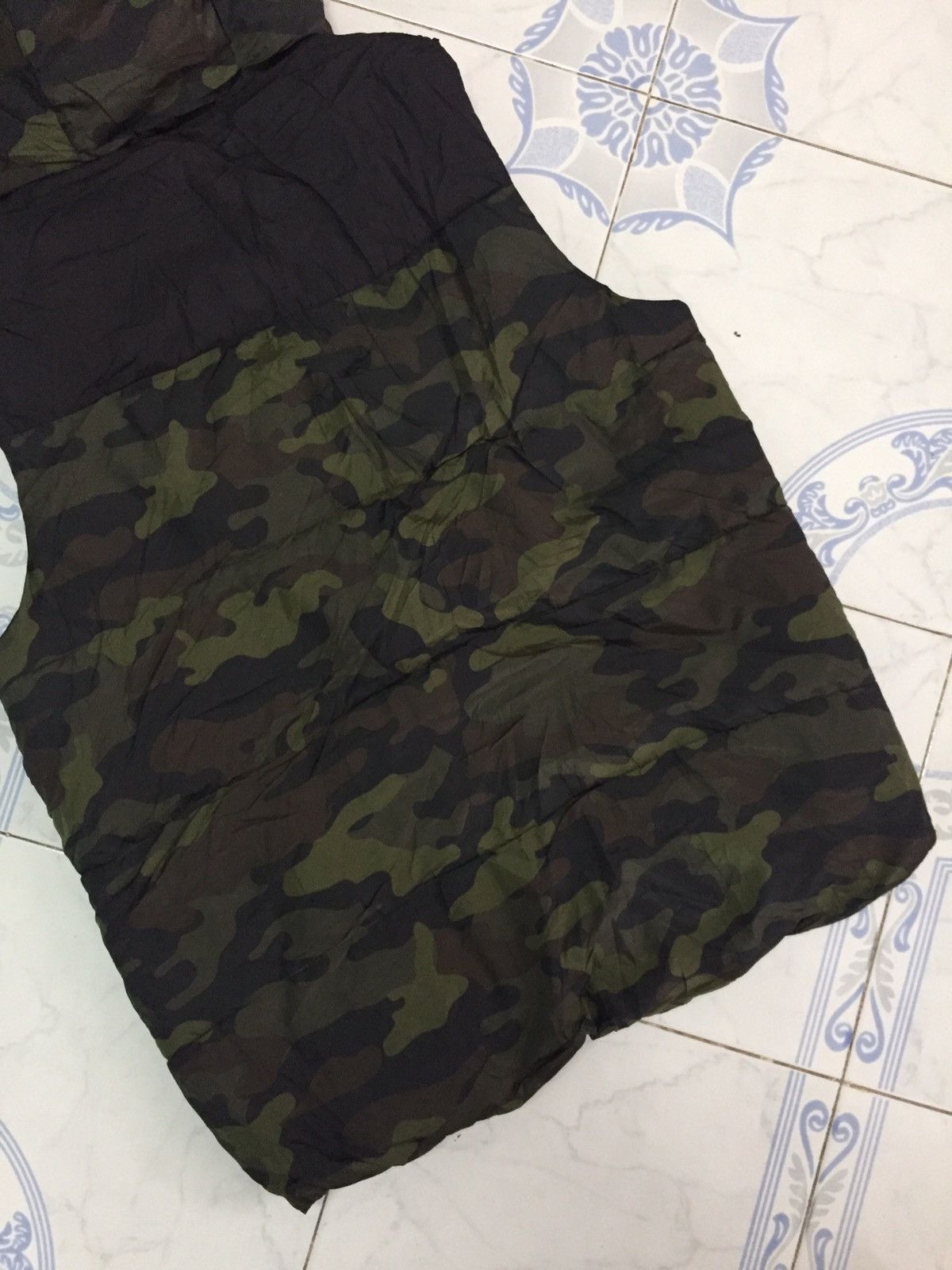 Japanese Brand Camo Design Sleeveless Vest Puffer Hoodie Zipper Jacket Size US L / EU 52-54 / 3 - 6 Thumbnail