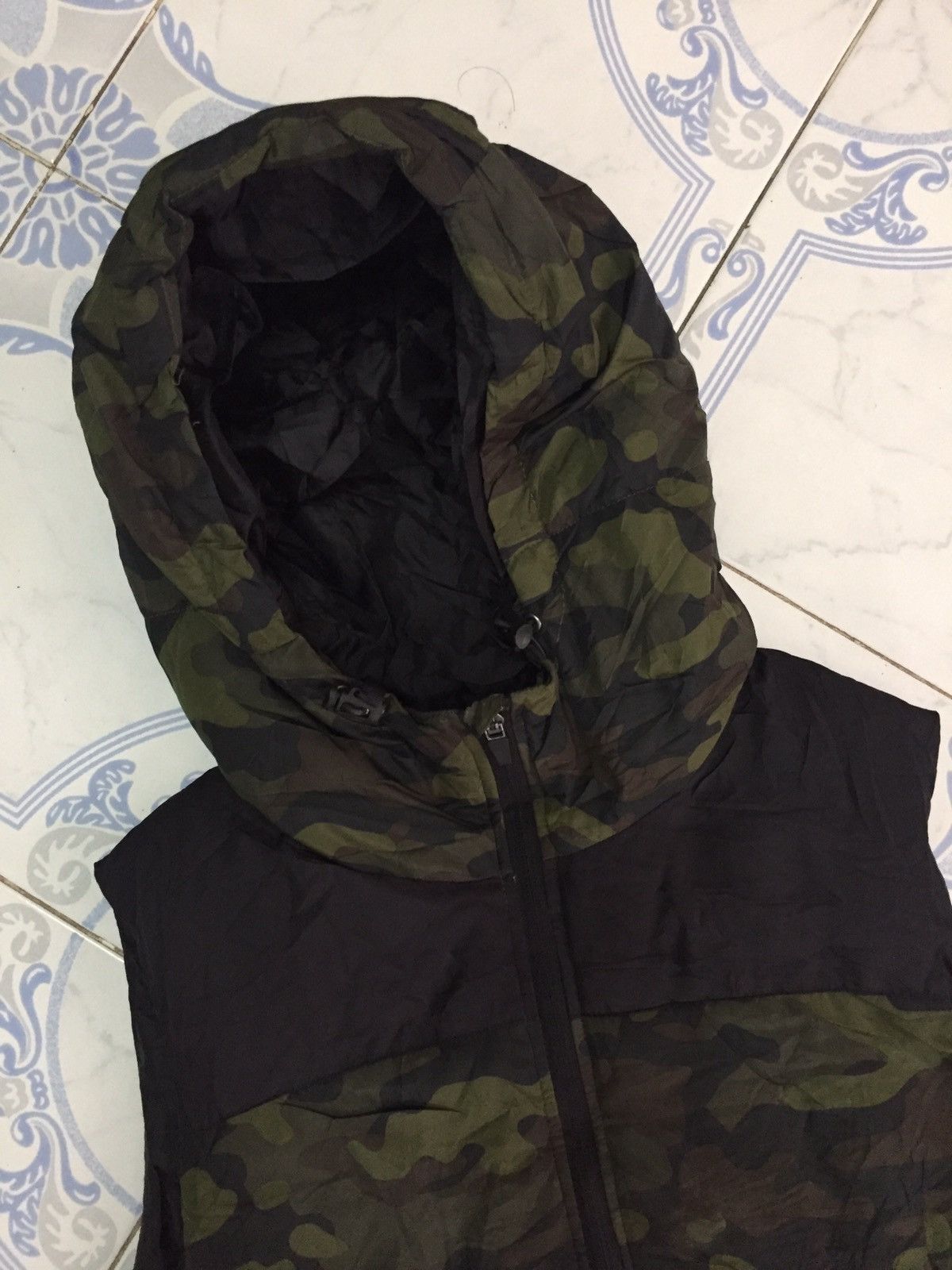 Japanese Brand Camo Design Sleeveless Vest Puffer Hoodie Zipper Jacket Size US L / EU 52-54 / 3 - 4 Thumbnail
