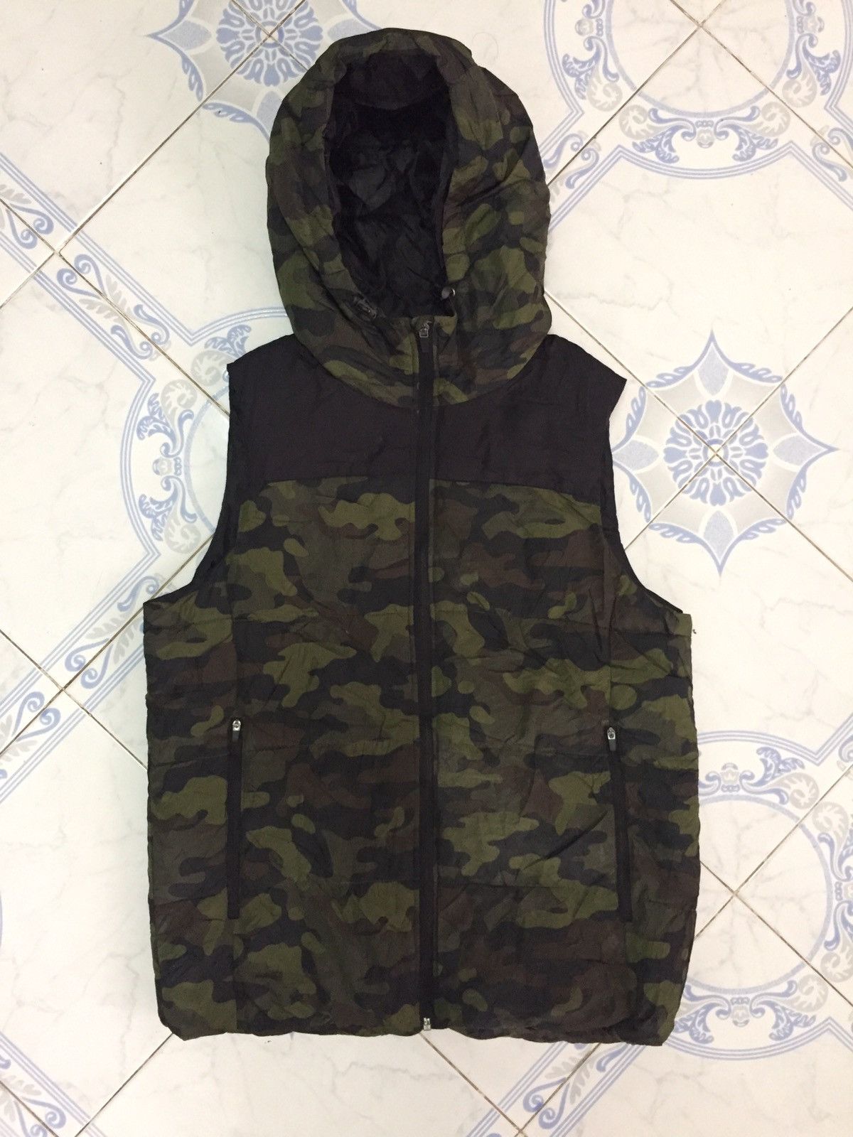 Japanese Brand Camo Design Sleeveless Vest Puffer Hoodie Zipper Jacket Size US L / EU 52-54 / 3 - 1 Thumbnail