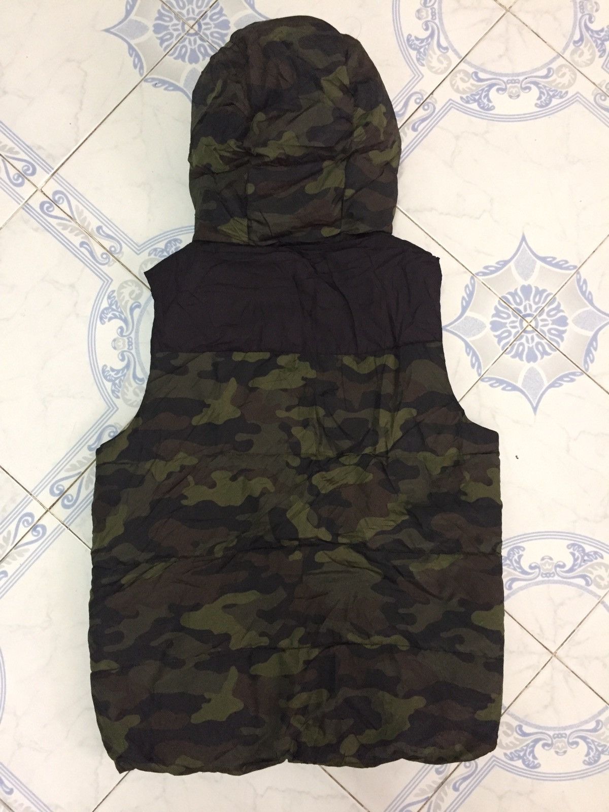 Japanese Brand Camo Design Sleeveless Vest Puffer Hoodie Zipper Jacket Size US L / EU 52-54 / 3 - 5 Thumbnail